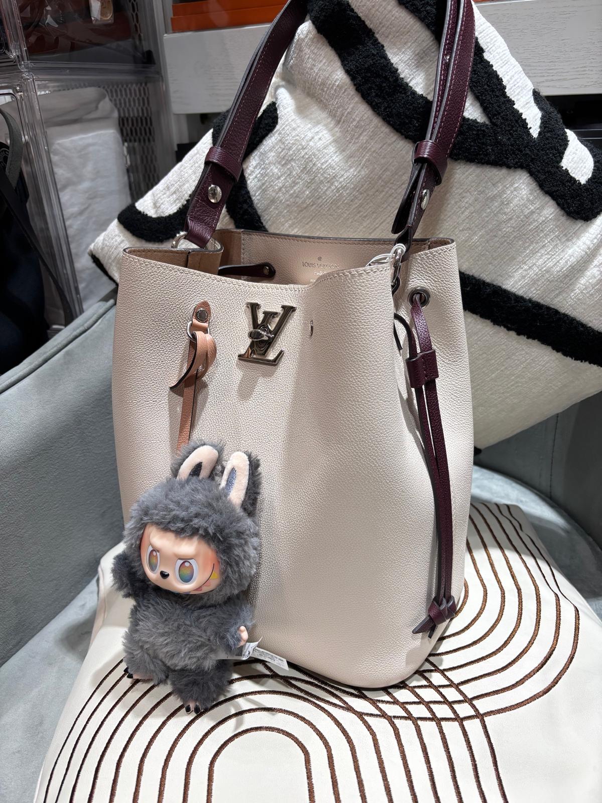 LV Lockme Bucket bag Calfskin 100%Authentic, 98%New ✅Dust bag
