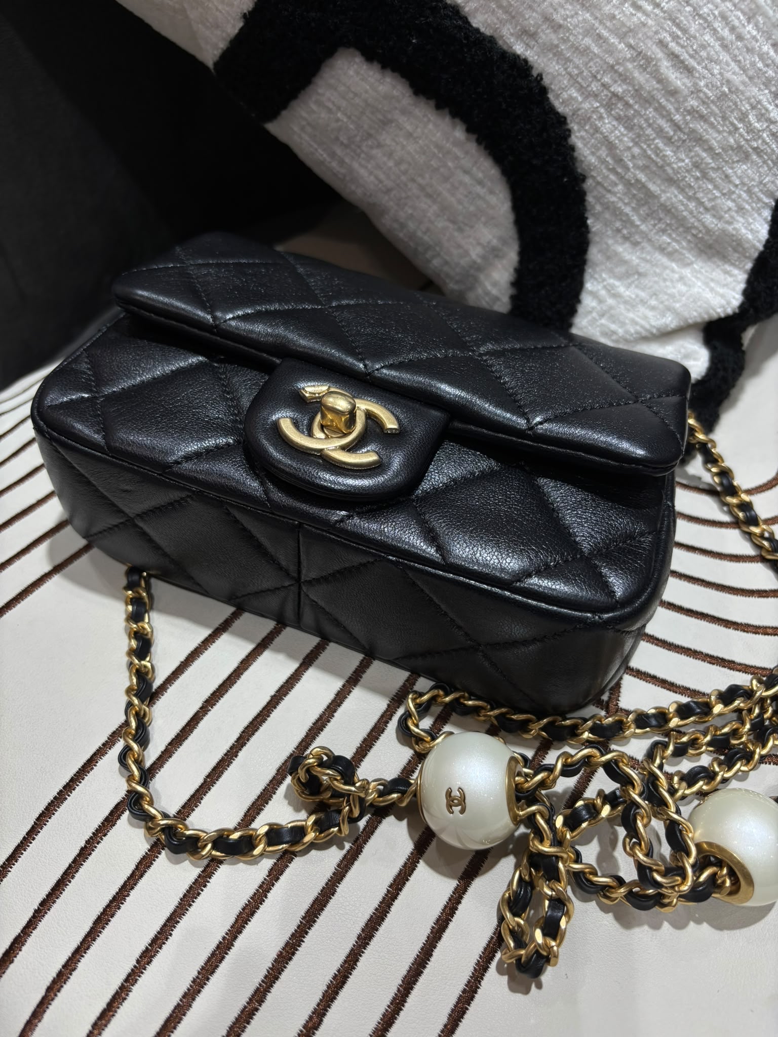 未使用品Chanel Mini Flap with Adjustable Pearls Chain 24S 雙球珍珠調節球 AS4868, 100%Authentic,Unused ✅晶片✅Dust bag✅Box