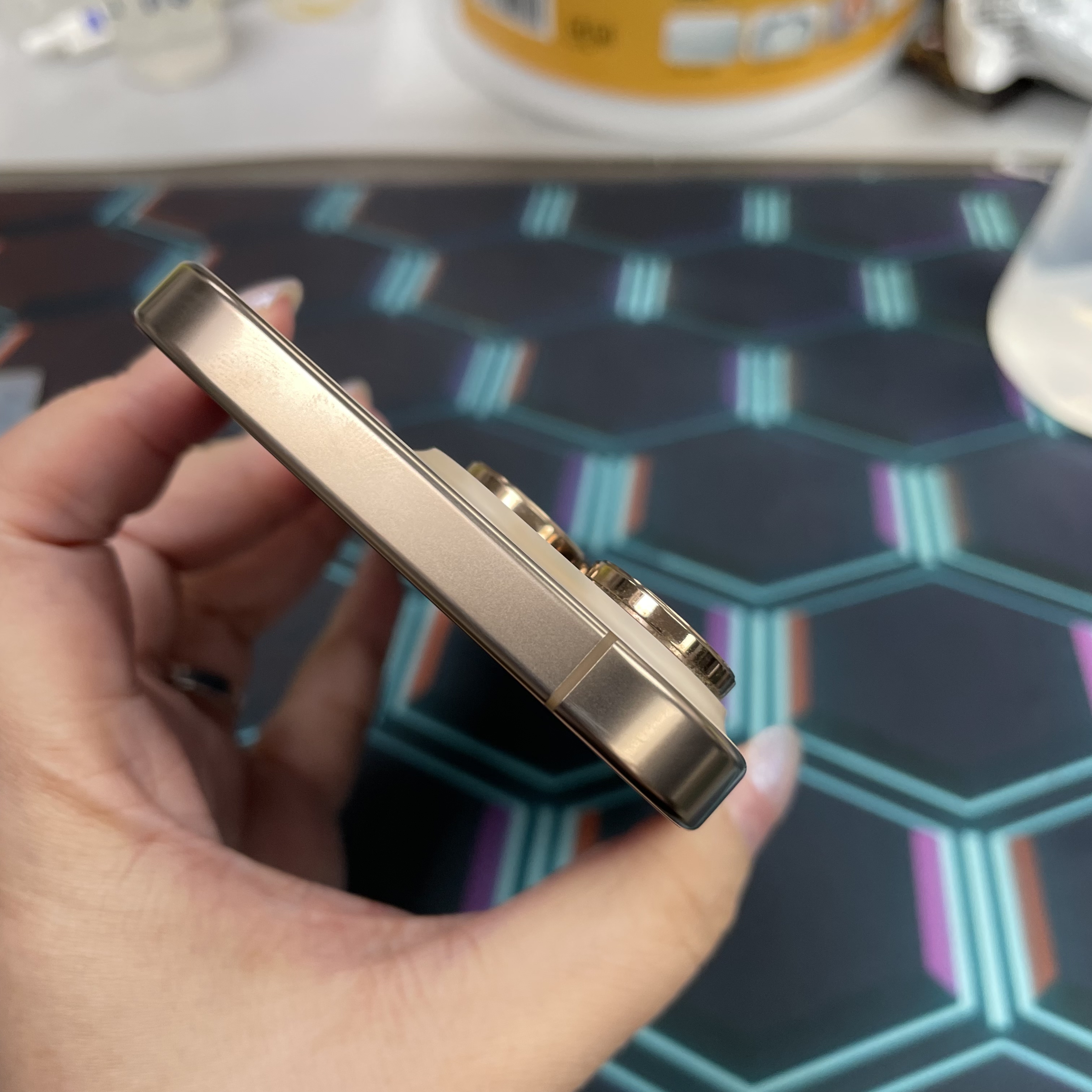 *7562。16 Pro 勁靚機 256GB 電91 沙色 gold