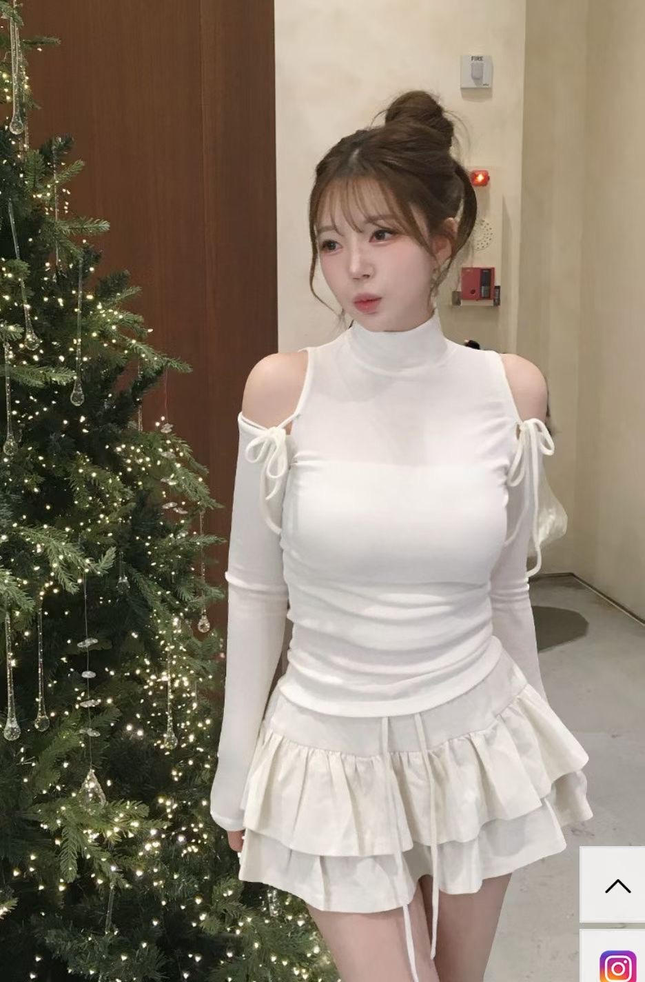 【 ੨੨完美顯身材💕恰到好處小性感🫧高領露肩綁帶混色上衣!⋆˚ʚɞ】Strawberry Cake Ribbon Top(三色入)