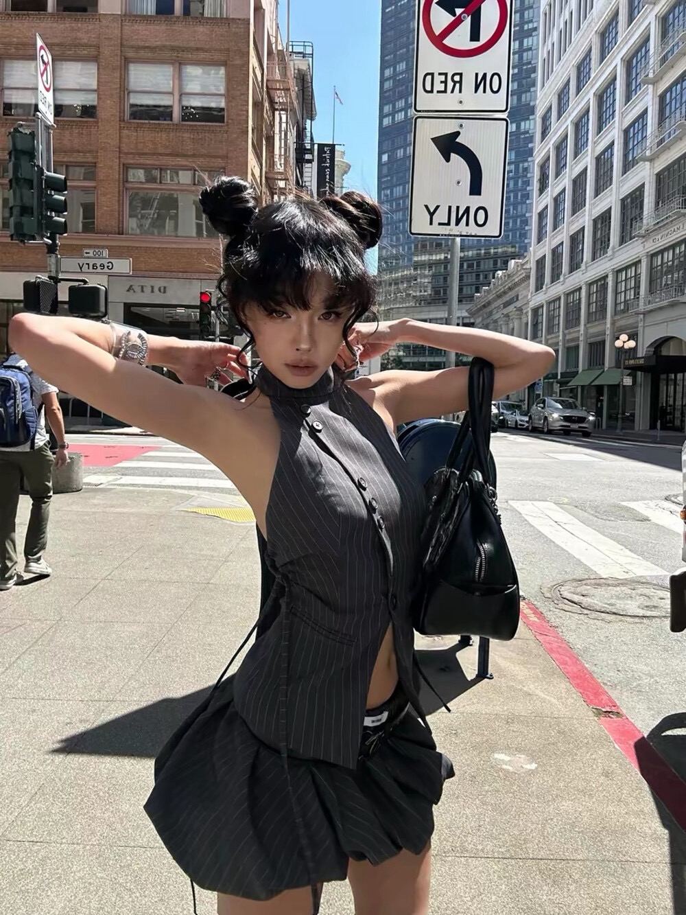 夏灰色辣妹修身条纹西装挂脖背心+花苞裙裤两件套套装 Pinstripe Halter Vest and Bubble Skirt Set