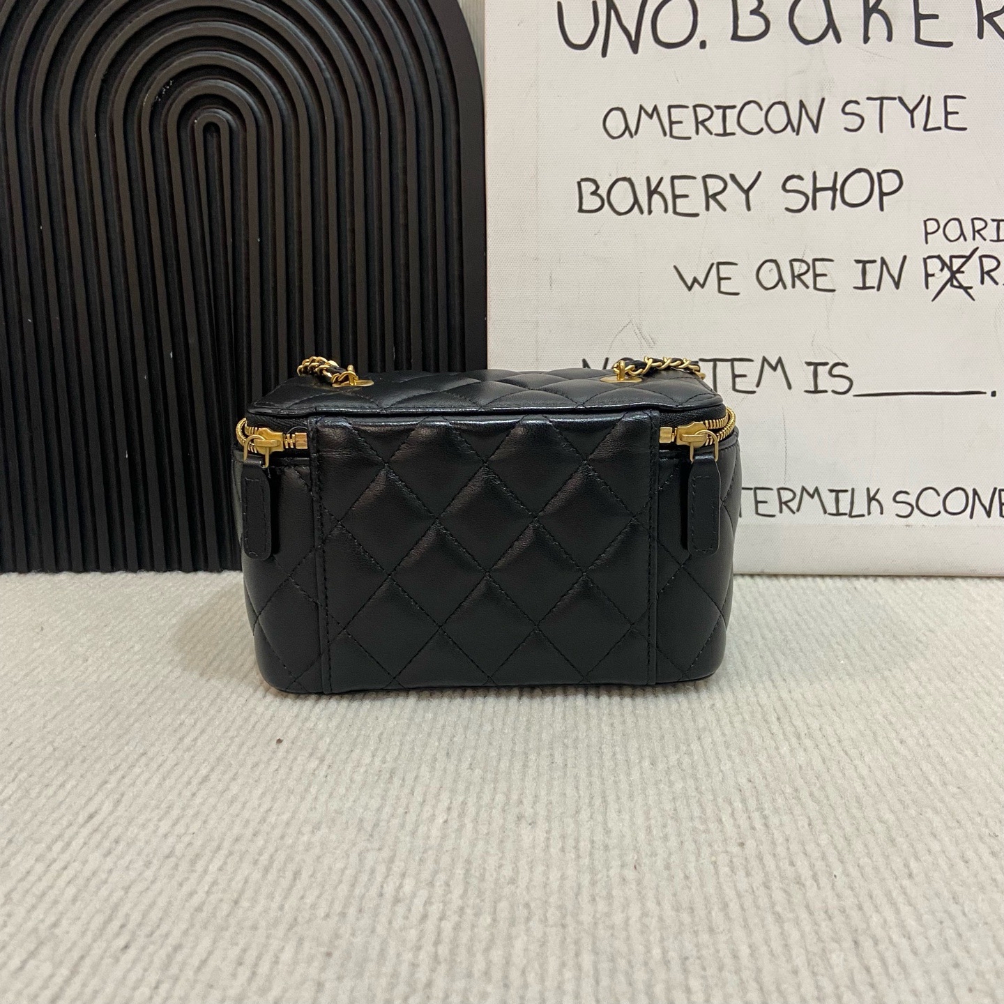 【預訂貨品】Chanel 黑金羊化妝包