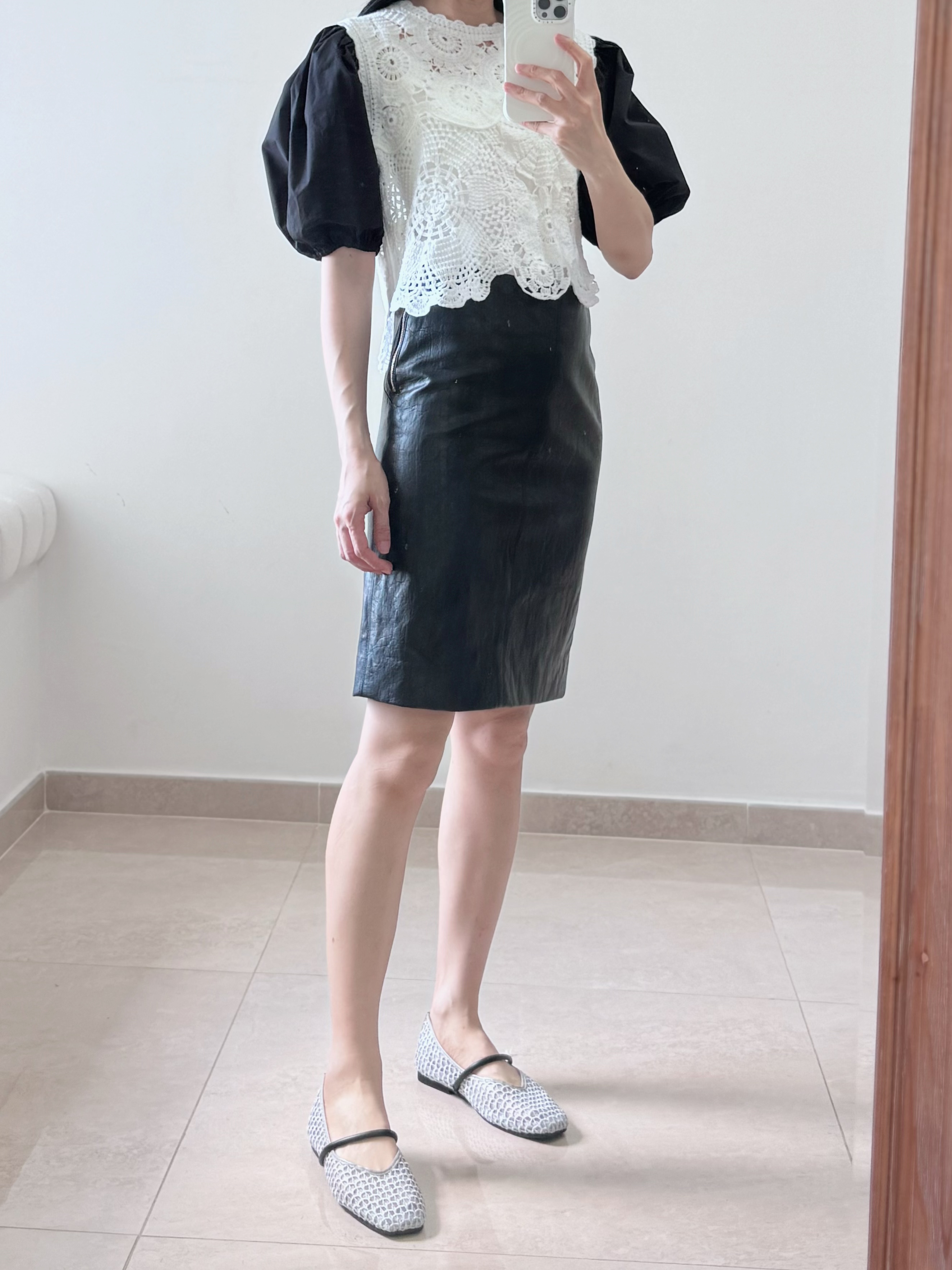 Crocheted puff sleeves blouse (Ivory)