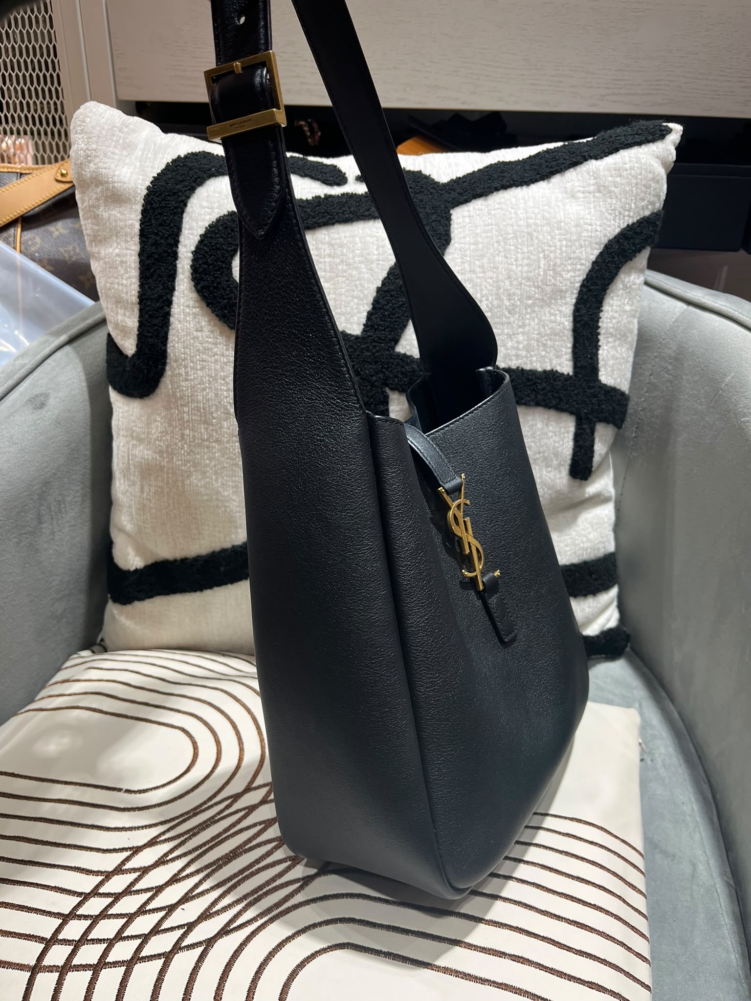Saint Laurent Le 5 à 7 Supple Small Hobo 100%Authentic,98%New✅Dust bag 