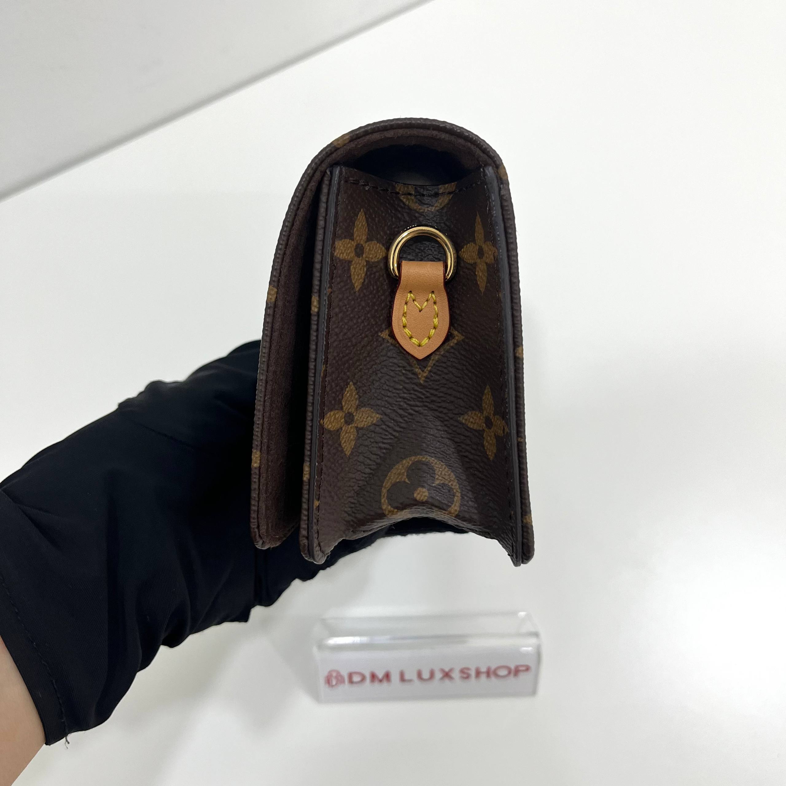 LV Monogram Lily 