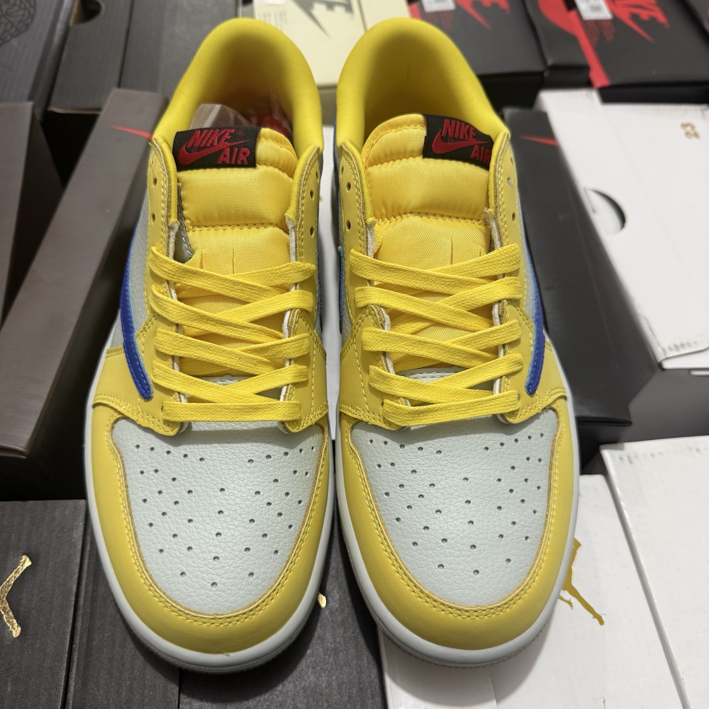 Travis Scott x Air Jordan 1 Retro Low OG "Canary" DZ4137-700