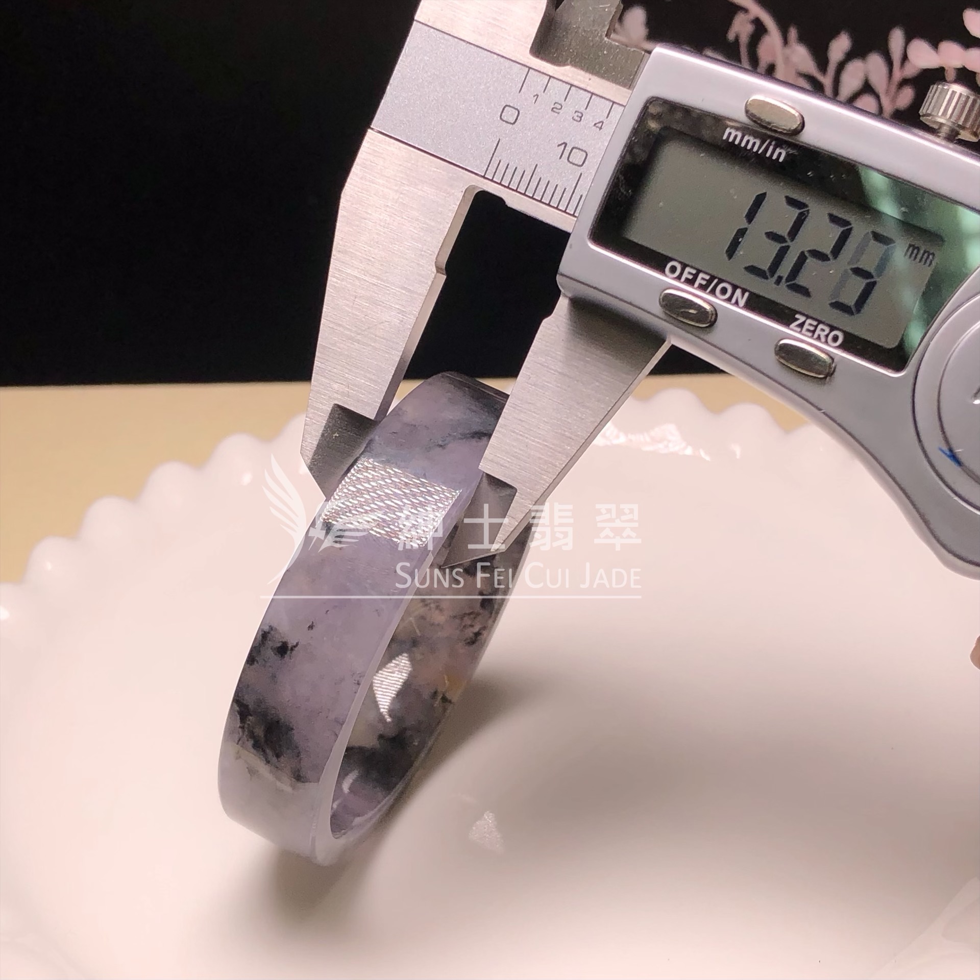C06212 山水紫底烏雞飄黃方鐲50.1