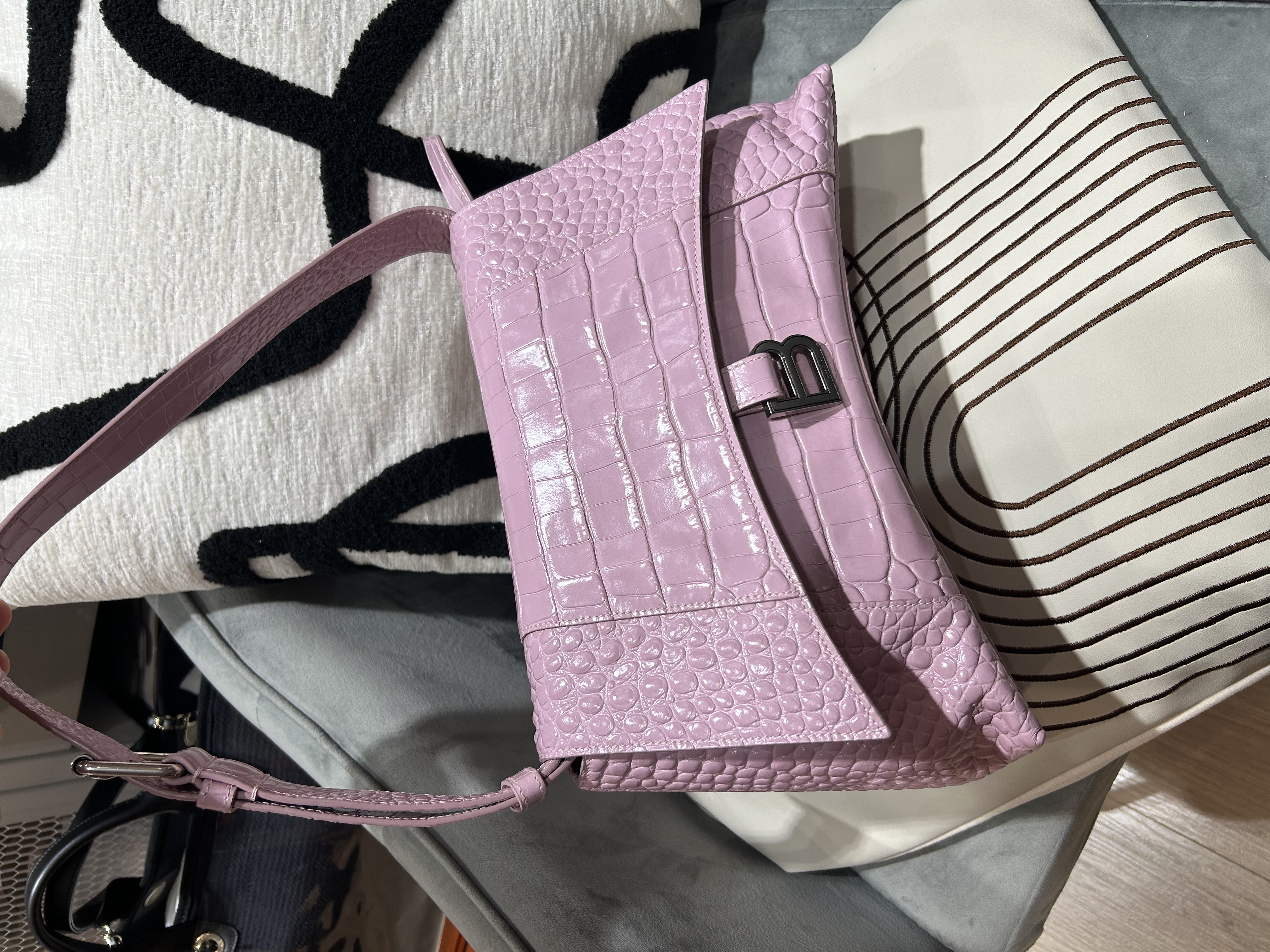BALENCIAGA downtown Crocodile Embossed Calfskin Shoulder Bag 671354鱷魚紋壓紋牛皮肩背包 100%Authentic, 93%New ✅Dust bag