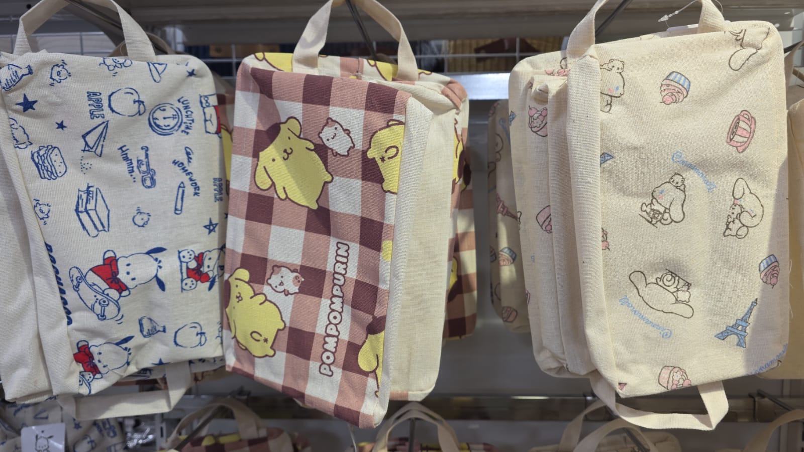 sanrio 收納 size 28cm x 20cm x 16cm