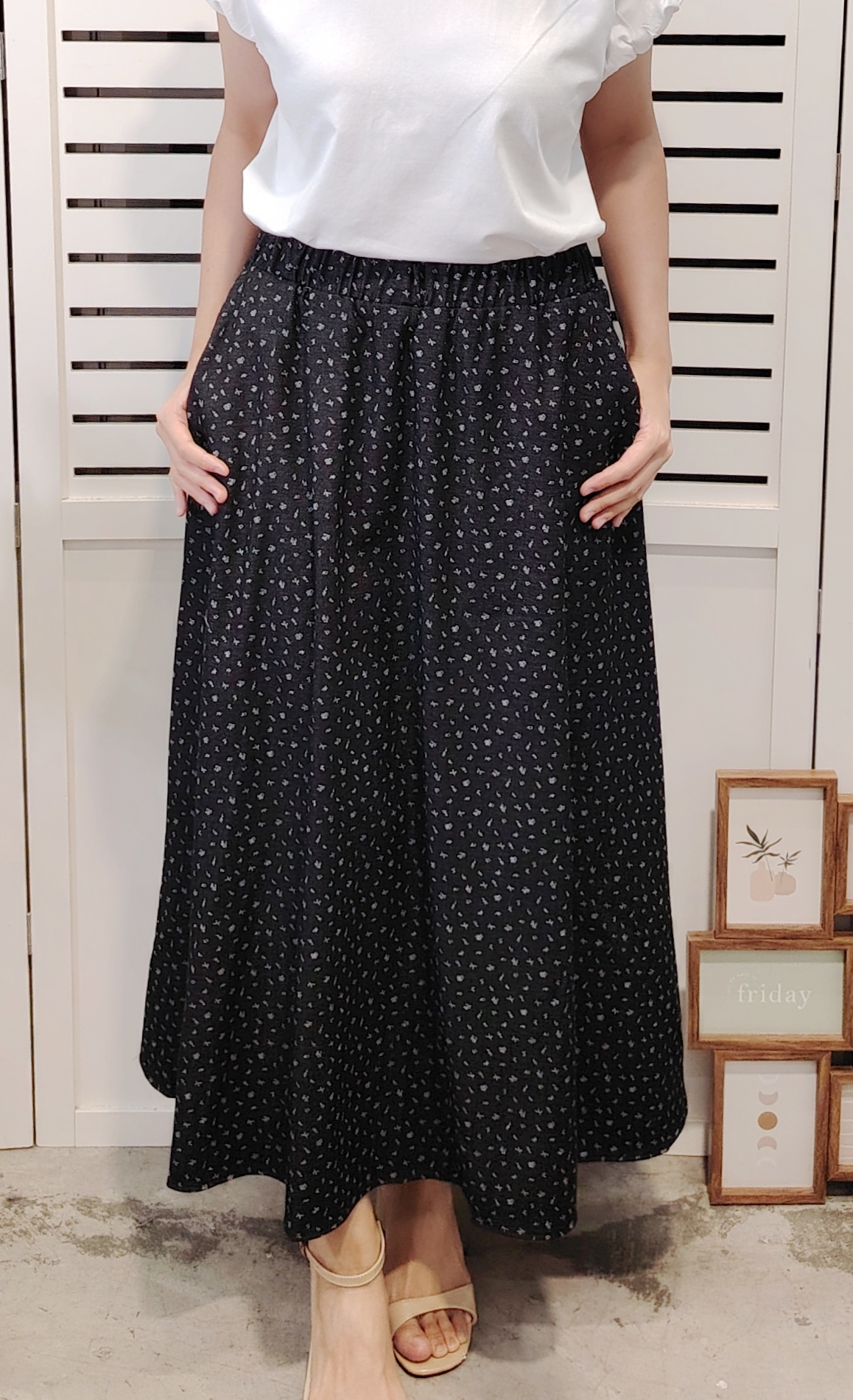 2537 Fully Elastic Waist Circle Mid Skirt