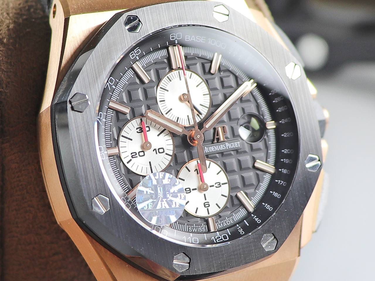 AP26400皇家橡树v2版 金壳陶瓷圈材质 44毫米直径 搭载复刻原版CaL．3126机芯 陶瓷圈口 市面上最顶级版本的超级复刻🔥