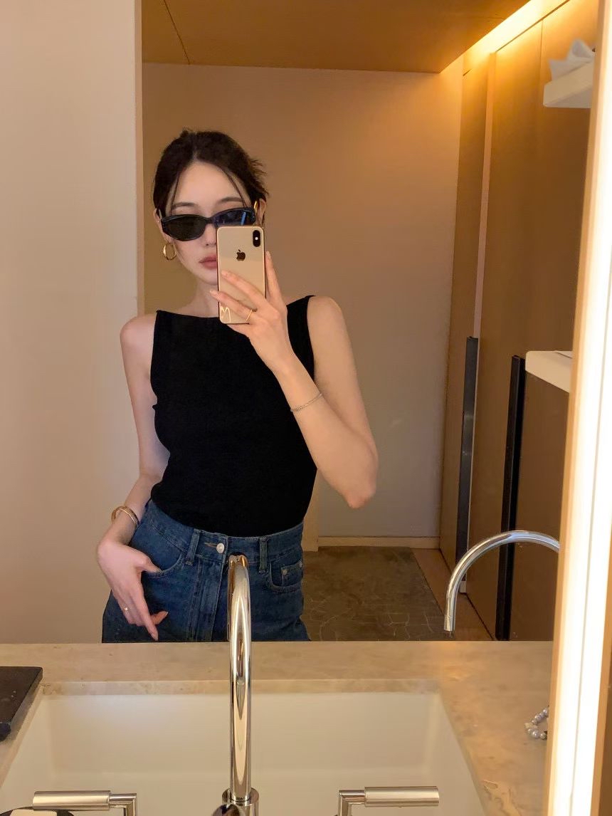 Elegant boat neck U-back cami top