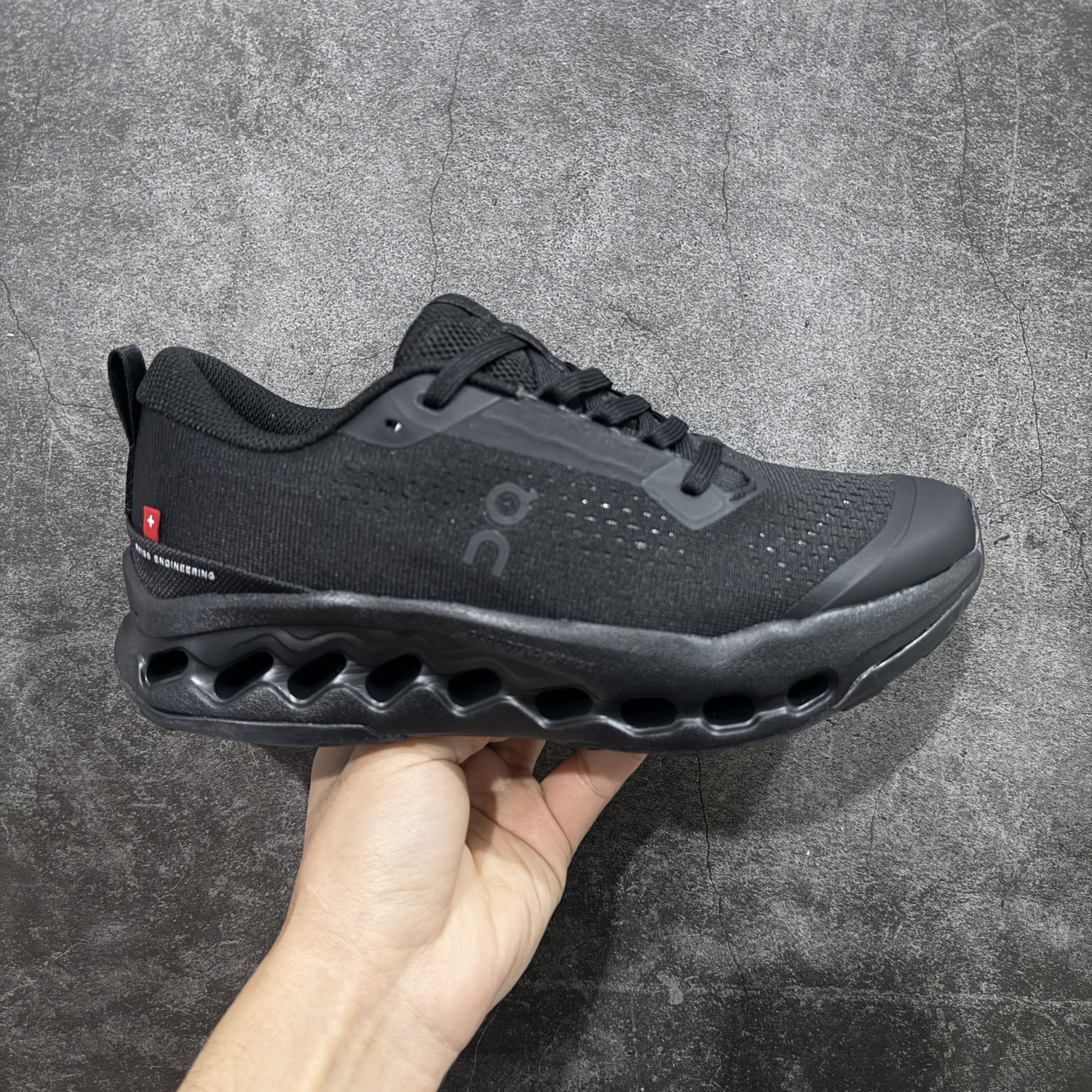 On Cloudsurfer Trail 2 