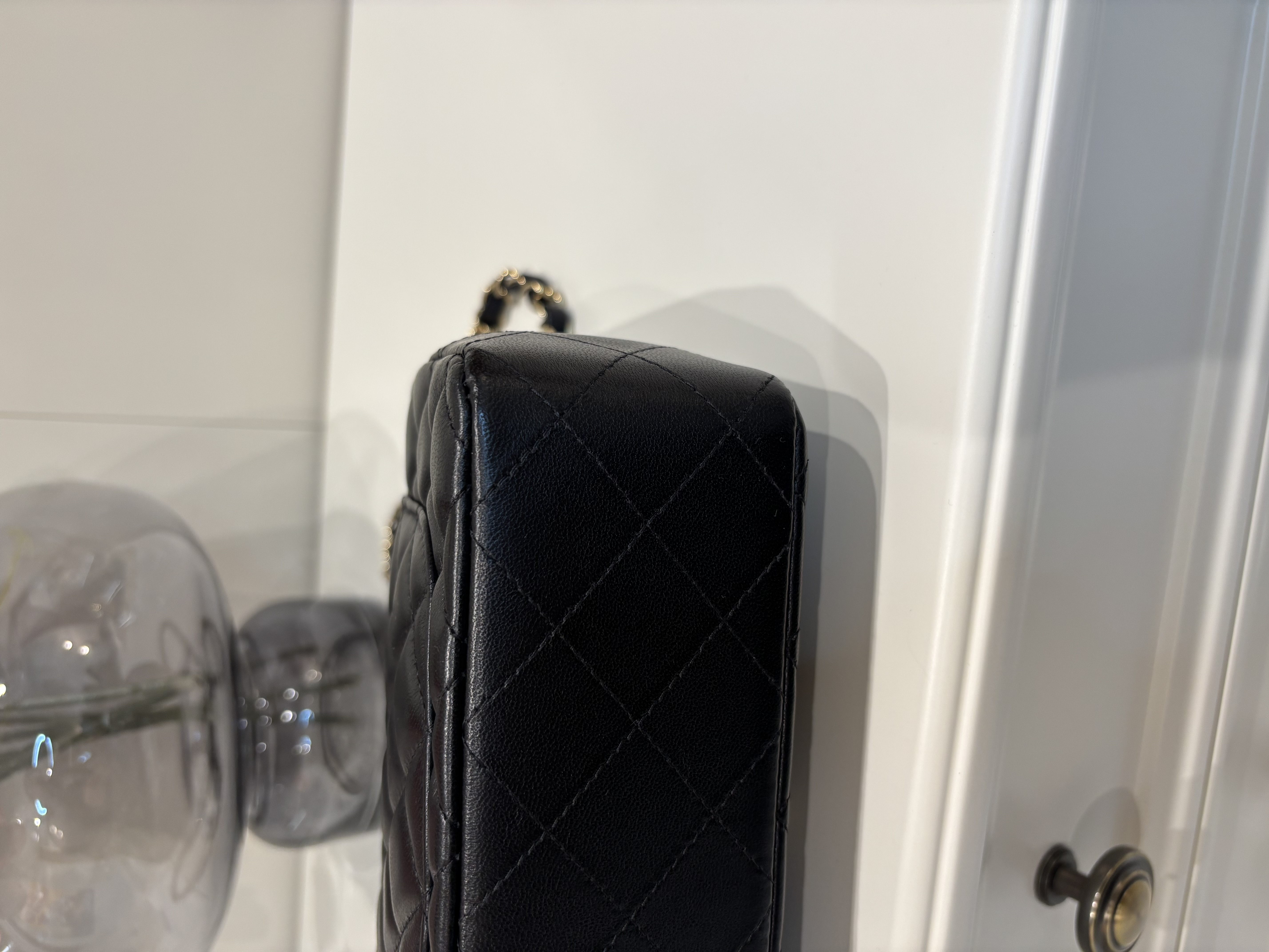 Chanel mini flap bag A69900 20cm classic flap 100%Authentic, 98%New ✅專門店收據✅晶片✅塵袋✅盒 