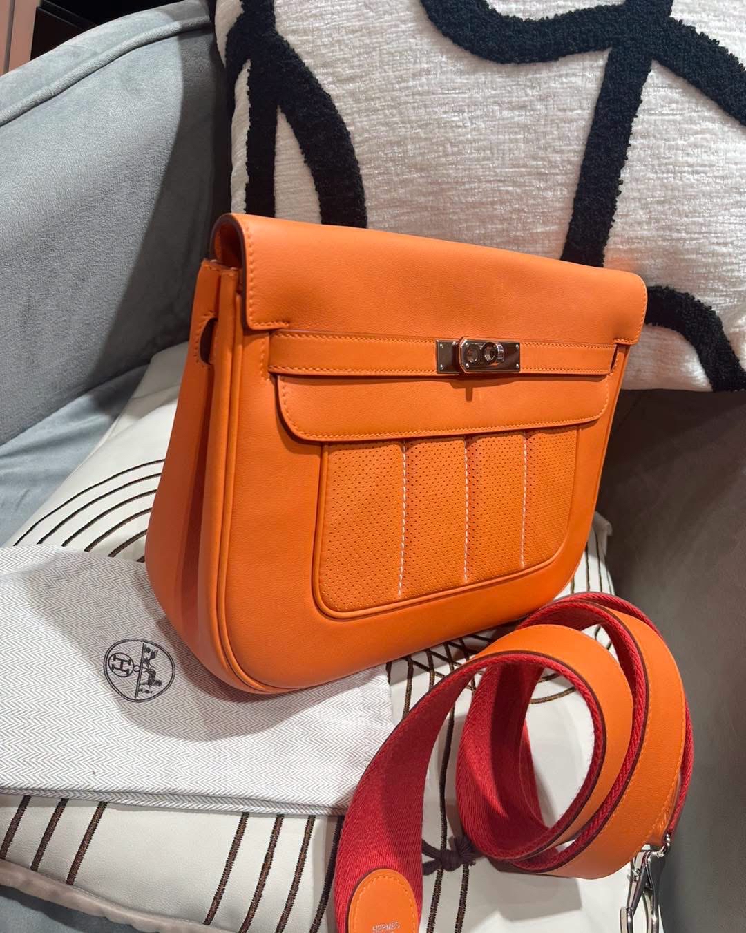 Hermes berline 28, Stamp T calfskin 100%Authentic ,98%new ✅dust bag✅strap  