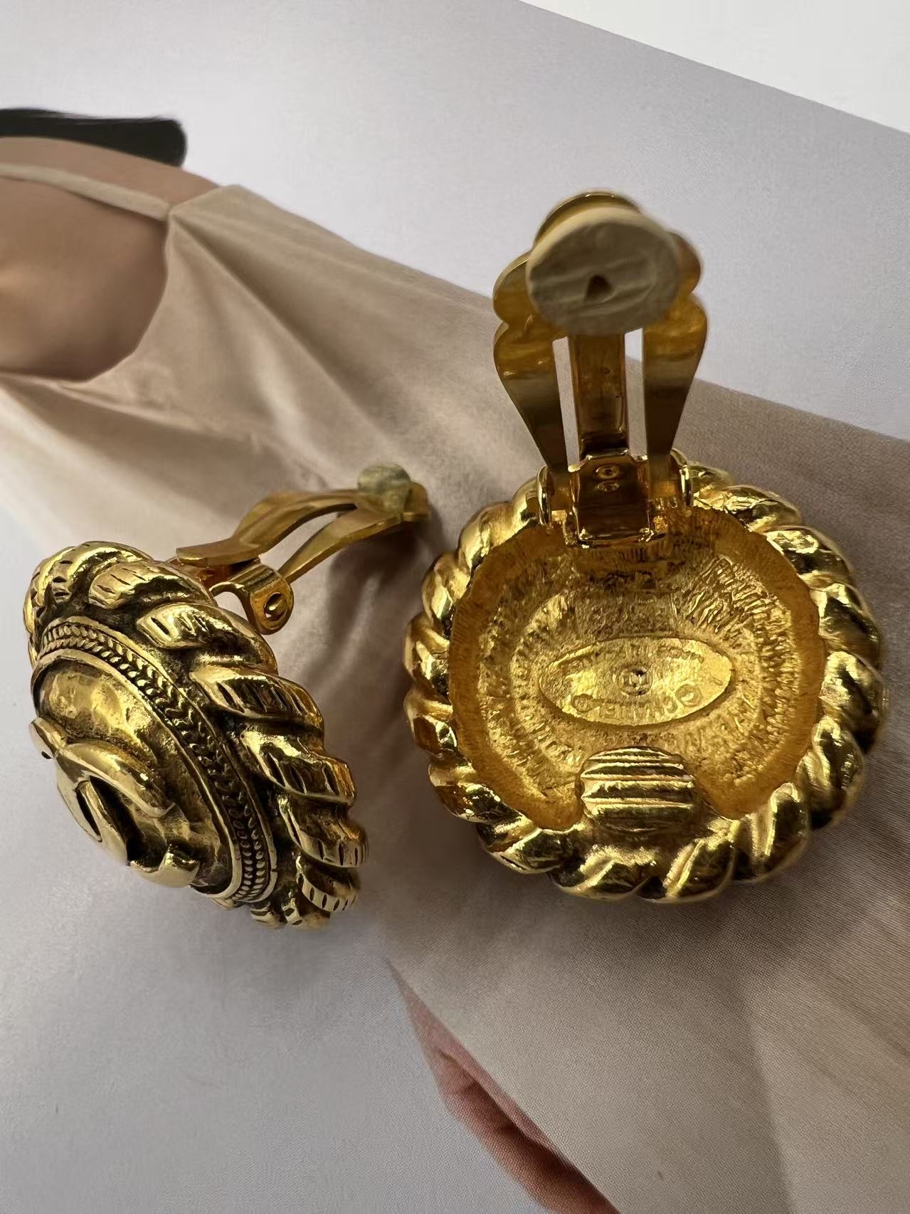 Chanel 金色麻花圓餅耳夾（經典絕版美品）