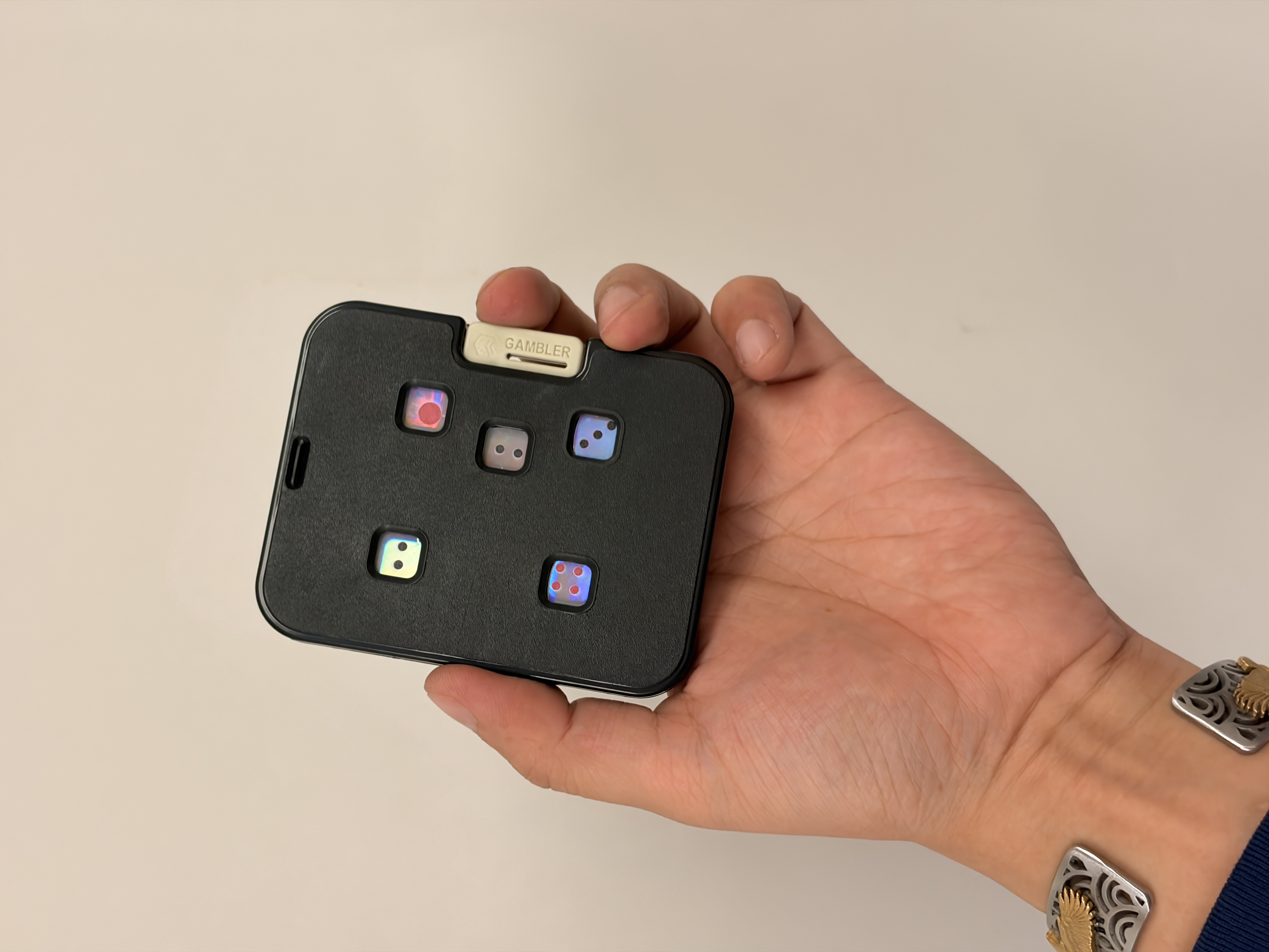 按壓式搖骰仔卡片