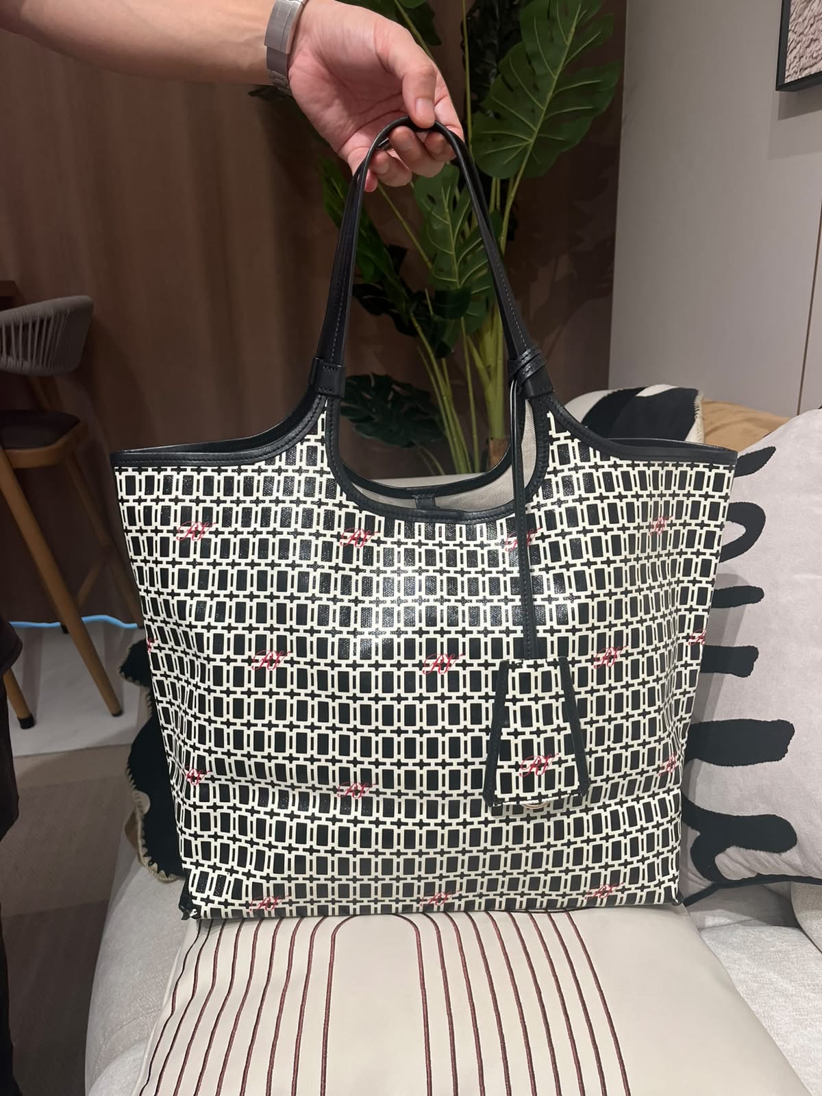 Roger Vivier Grand Vivier Shopping Tote Bag 100%Authentic, 98%New