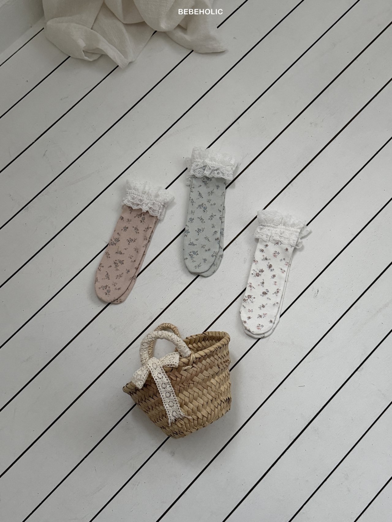 🌸預訂 韓國直送🌸🇰🇷BEBEHOLIC三色蕾絲碎花膝襪