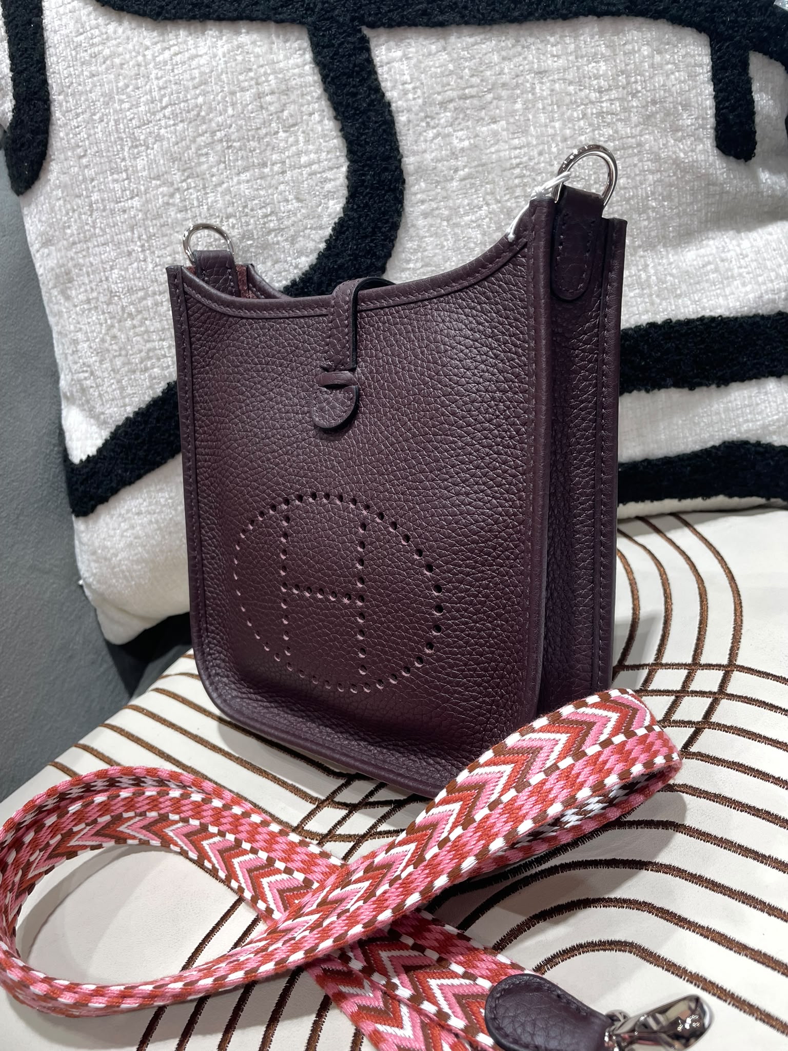 Hermes Mini Evelyne Stamp U 馬鞍紅編織帶 100%Authentic, 98%New ✅收據副本✅Dust bag 