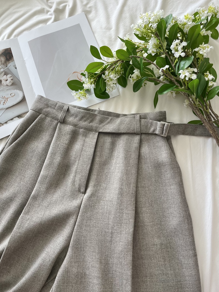 Warm-Tone Buckle Drape Slacks (Oat)