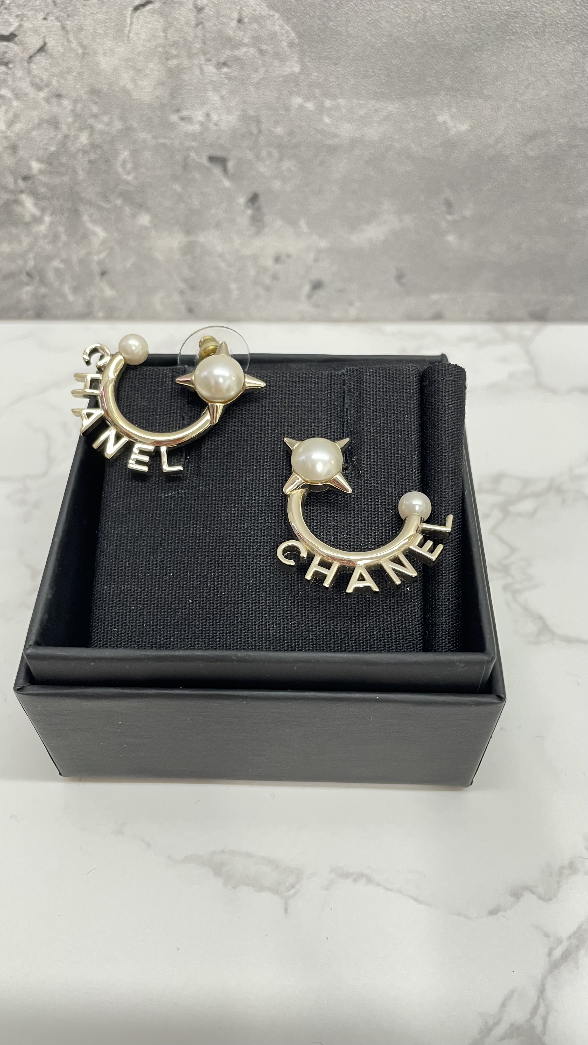 Pre-owned Chanel Pearl logo earrings