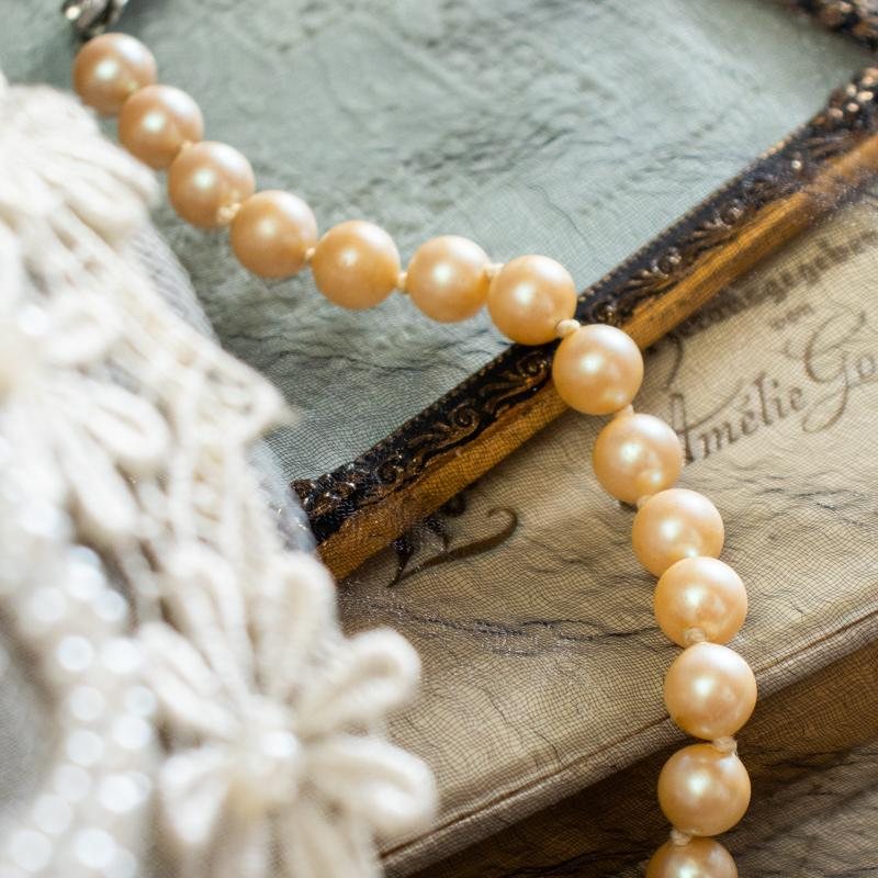 c.a. 1960s England Cream Yellow Glass Pearl Short Necklace (EC512)