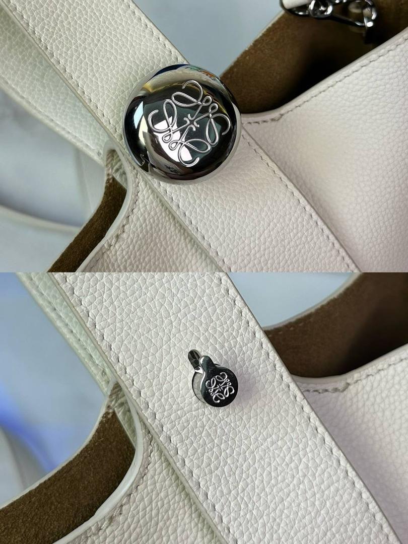 ♥️𝙈𝙞𝙣𝙞 𝙋𝙚𝙗𝙗𝙡𝙚 𝘽𝙪𝙘𝙠𝙚𝙩 ——【白色荔枝纹】 尺寸：𝟏𝟔-𝟏𝟔-𝟗.𝟓𝐜𝐦 编码：062339 【配全套礼盒】 🎈标志性Anagram鹅卵石点缀，配以纯粹简约线条以及瞩目设计风格，诠释全新𝙋𝙚𝙗𝙗𝙡𝙚手袋👜 🎈自带一根🉑拆卸🉑调节的肩带，一包多背，多样化风格，秀场大放异彩😀内里容量超大，日常实用性强👌 🎈配全套专柜礼盒🎁，给你满满的仪式感👀