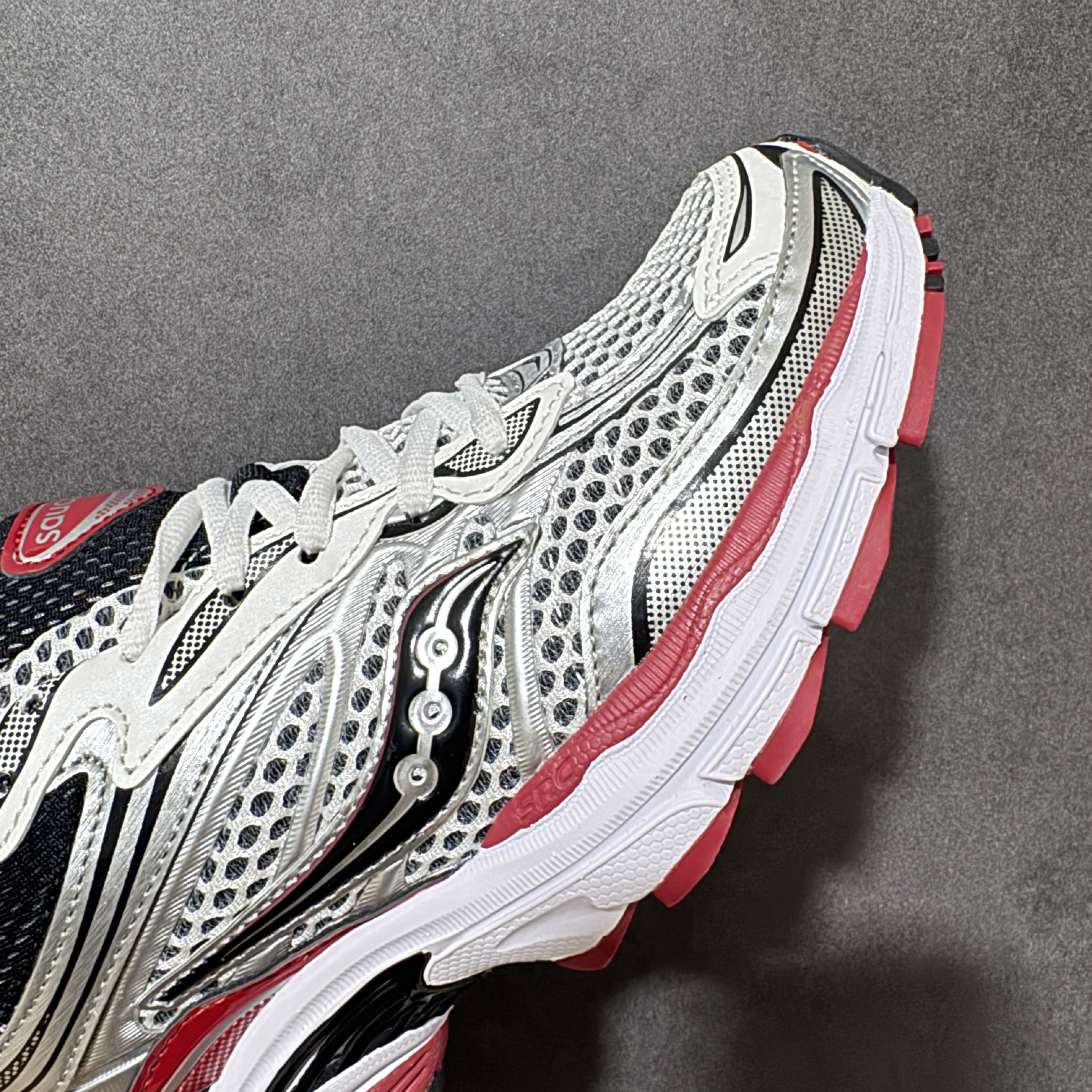 Saucony ProGrid Omni 9 OG