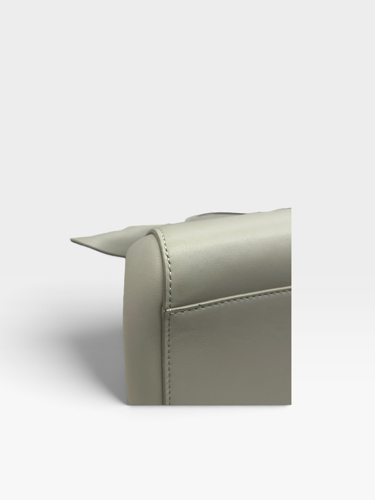 Pre-Owned LOEWE Hammock Nugget / Product Code: 093002