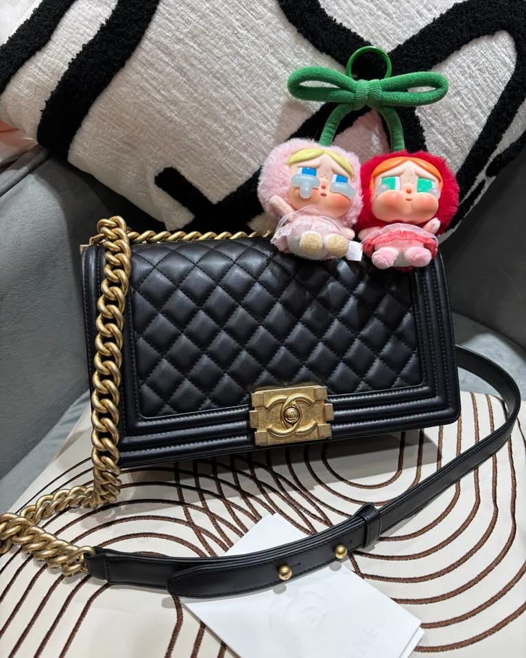 Chanel Boy Chanel 25cm A67086 100%Authentic, 95%New ✅專門店收據✅31Card✅Dust bag