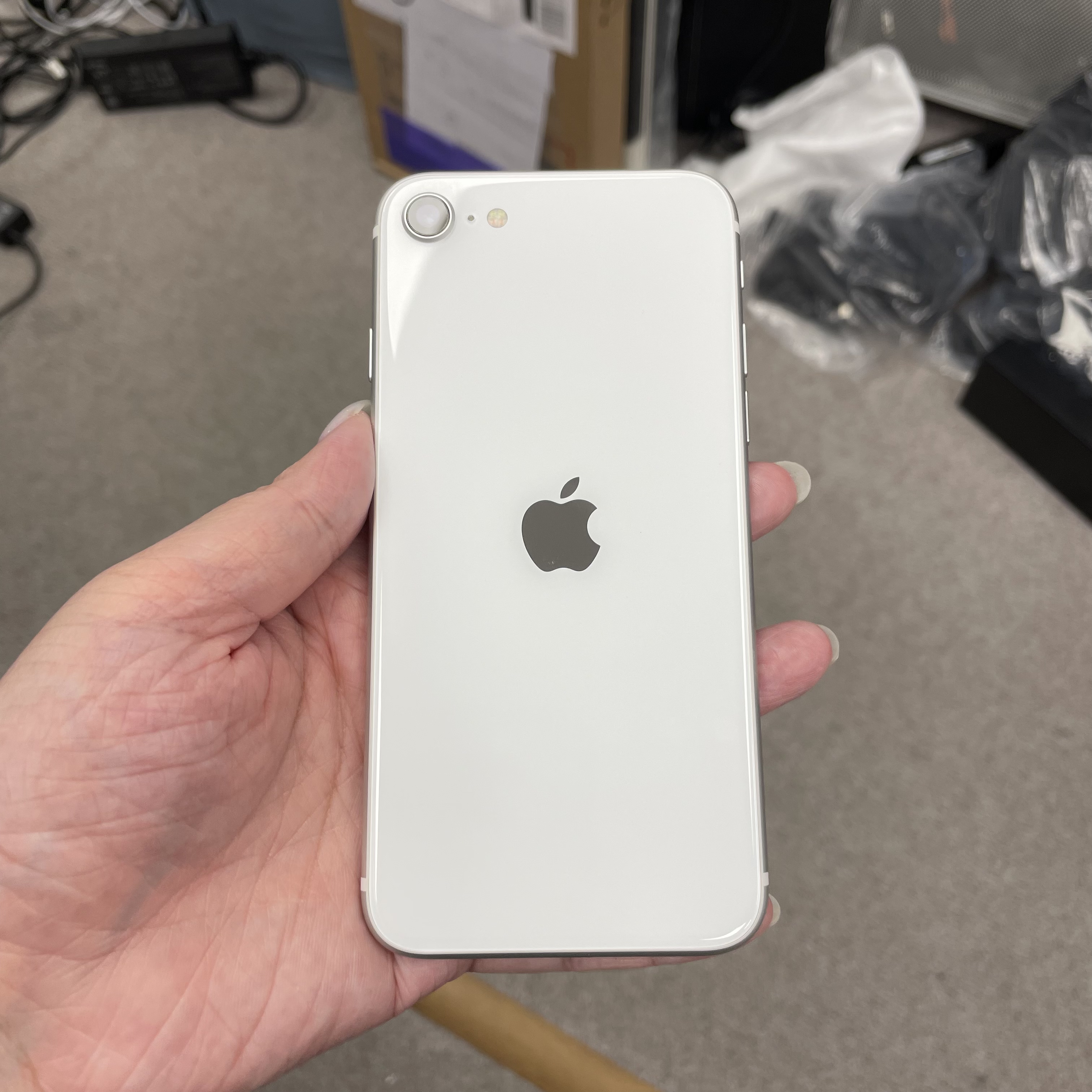 *6635 SE2 勁靚機 64GB 電81 白色 white
