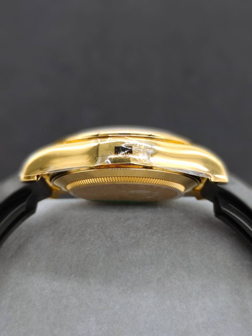 劳力士 ROLEX 迪通拿系列 🎮宇宙计时型迪通拿40系列——904精钢 1⃣️采用天然藏青贝母面双重真铂金小眼，每一张都精挑细选，秒杀其它现有版本的细节和做工！ 2⃣️厚度12.4mm，🎮 采用7750机芯，一档调时，中间不再有日历空档，计时功能一切正常使用！ 3⃣️超级904钢材质，蓝宝石镜面！每个细节都做到了极致！欢迎品鉴！🎮S1精致推荐男士多功能机械腕表