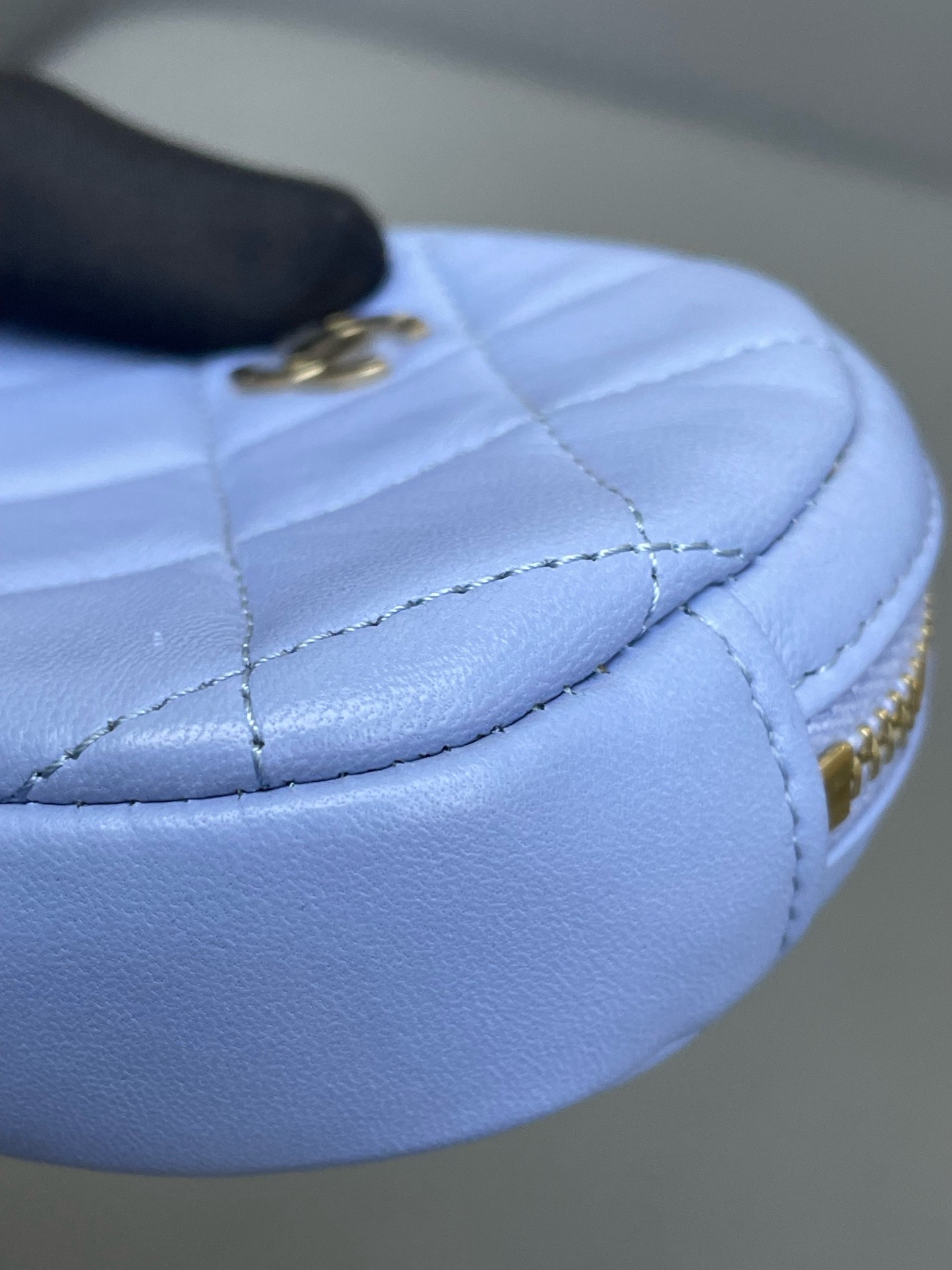 【預訂貨品】Chanel 天空藍金扣羊皮散子包