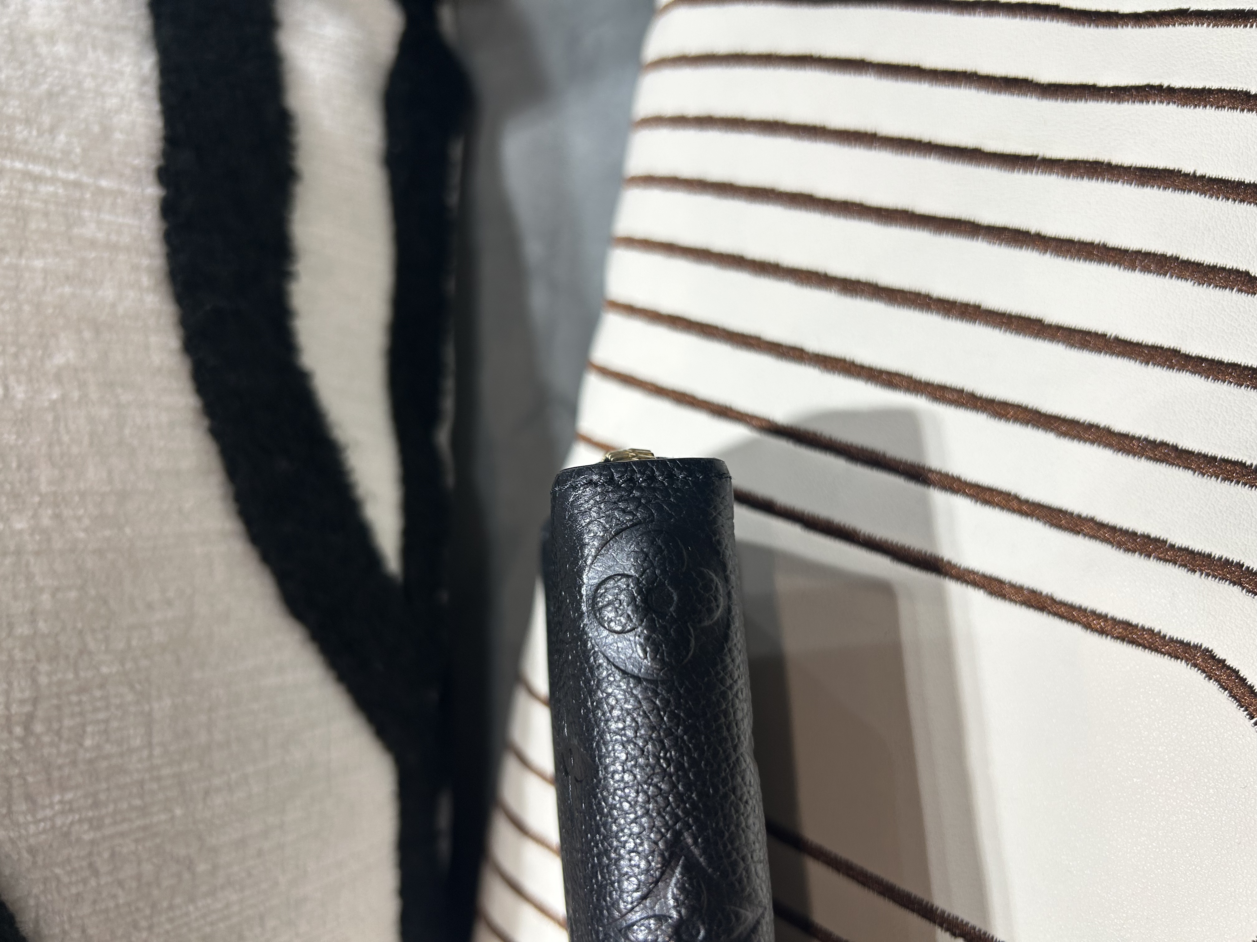 LV Clemence Long Zip Wallet M60171 Black Calfskin 100%Authentic, 98%New ✅NFC✅收據✅Dust bag✅Box