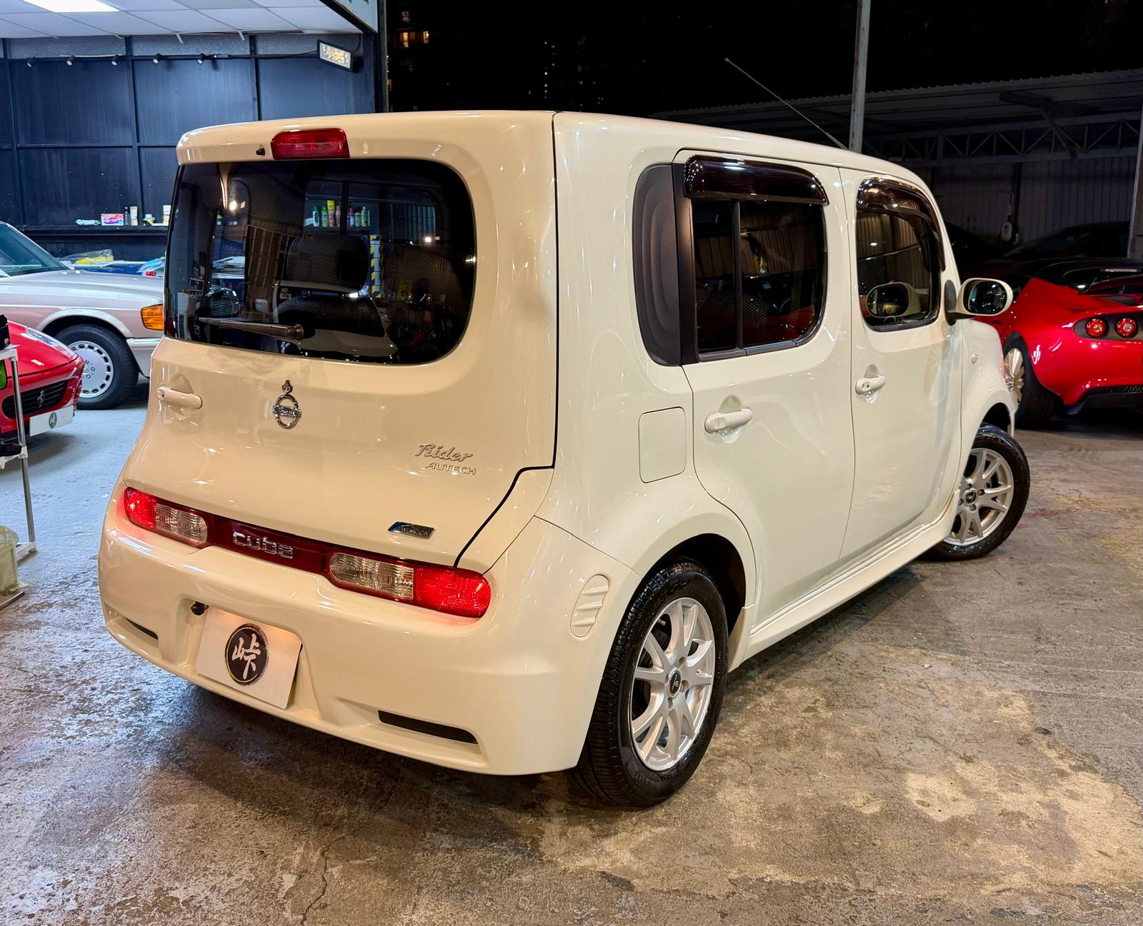 Nissan CUBE RIDER 2010