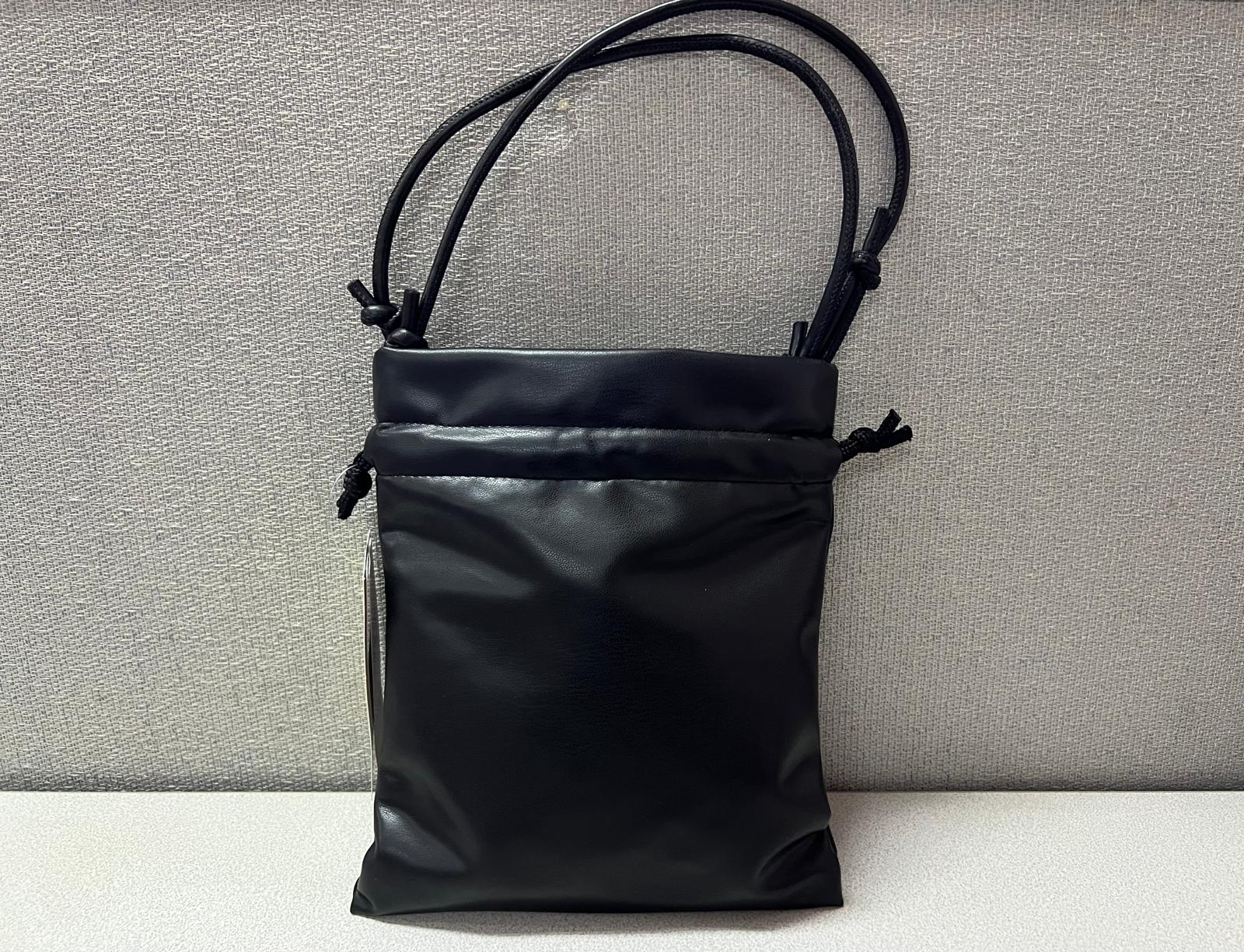 🎌日本直送🎌 Hello Kitty 限定款 可索斜孭袋（$189