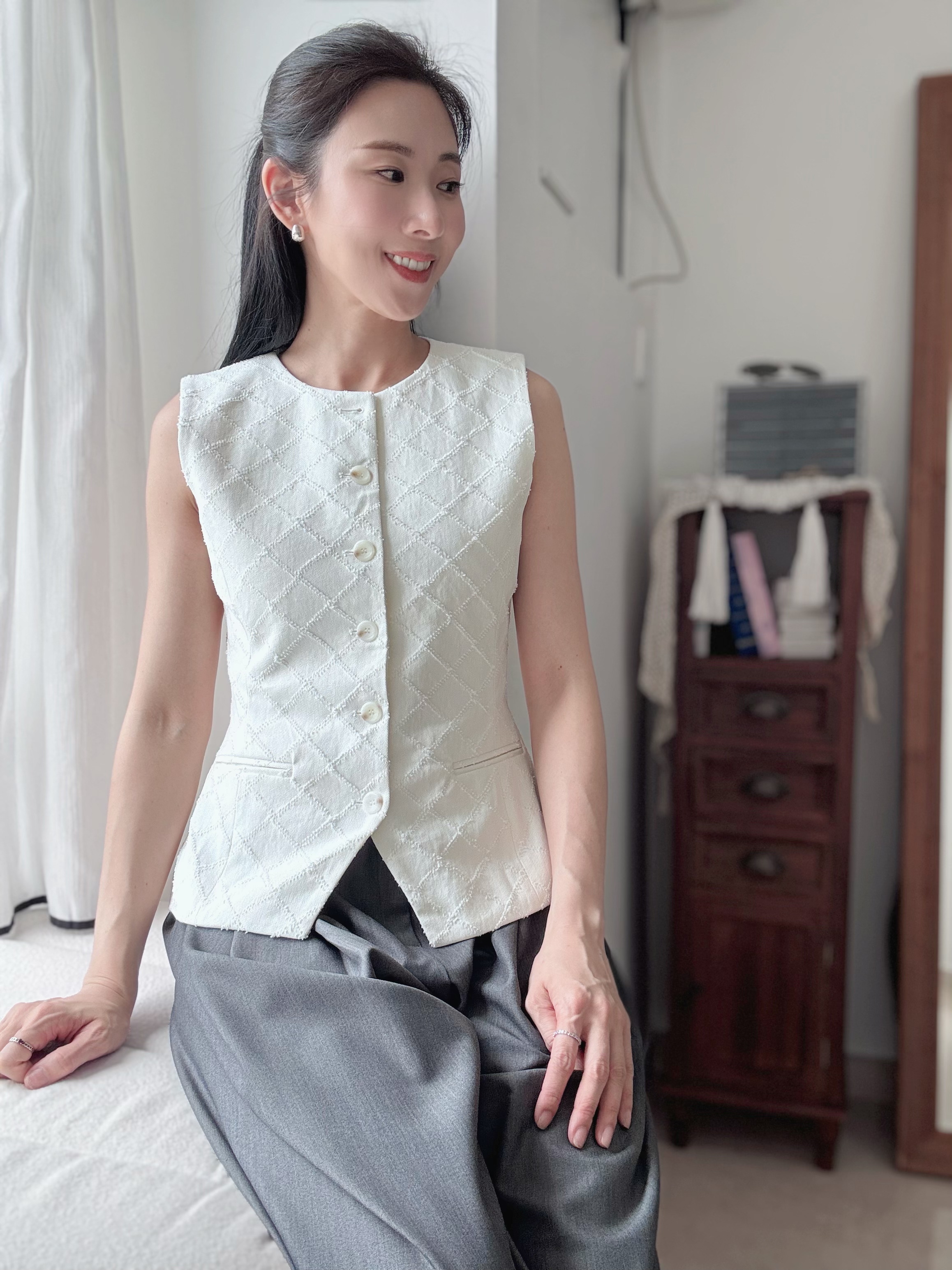 MARGOT Elegant Diamond Vest