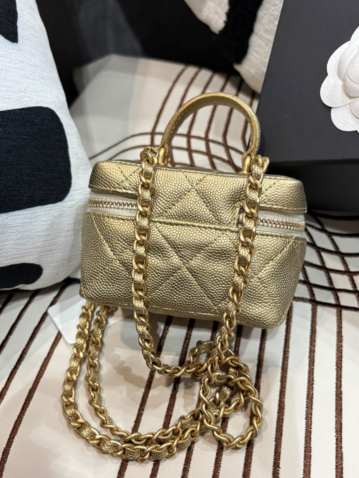 未使用品 Chanel mini vanity with handle 金色限量 100%Authentic ,Unused  ✅CARD✅dust bag✅BOX