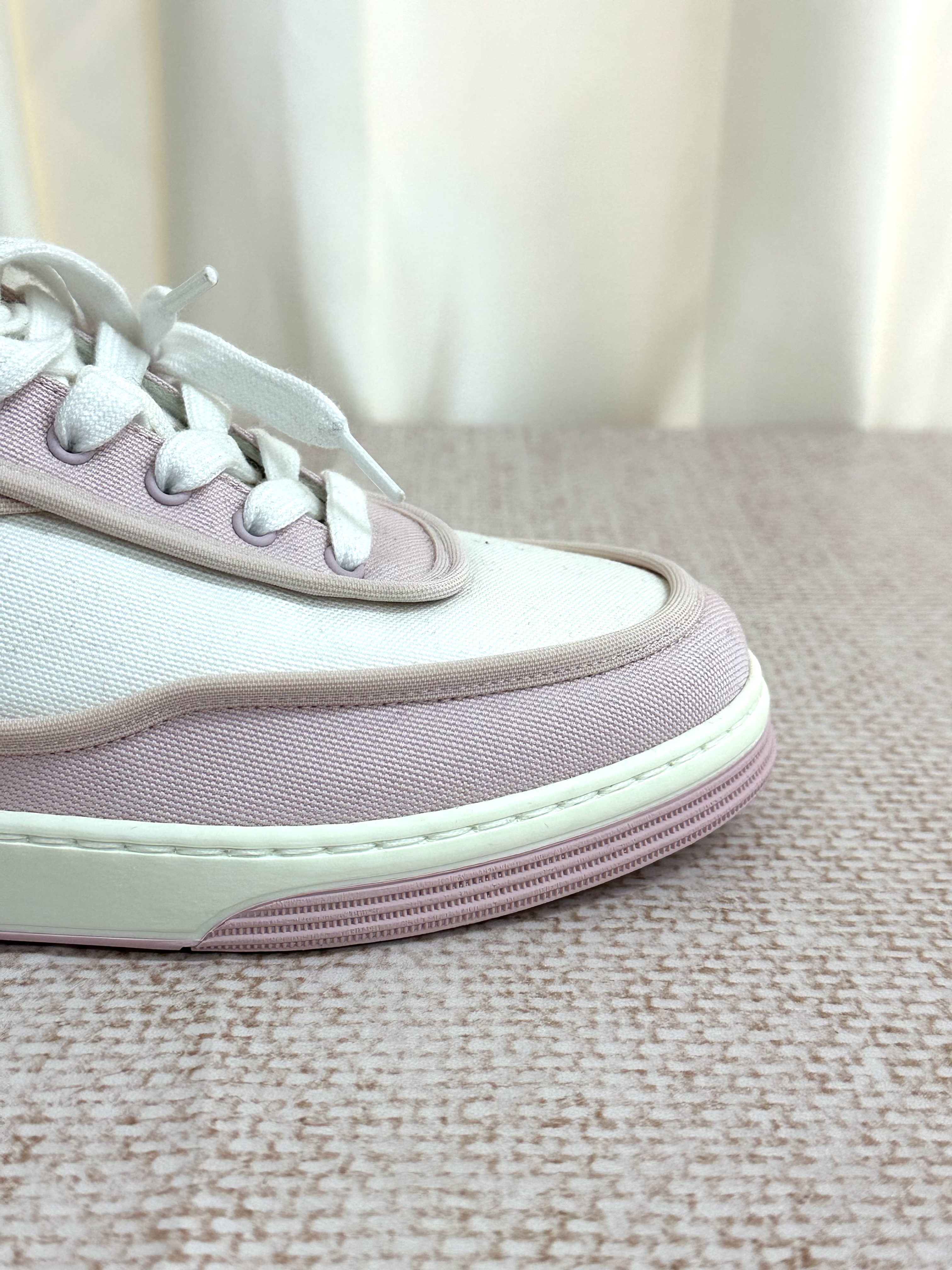 Pre-Owned Chanel Canvas Low Top Sneakers / Product Code: 26040720