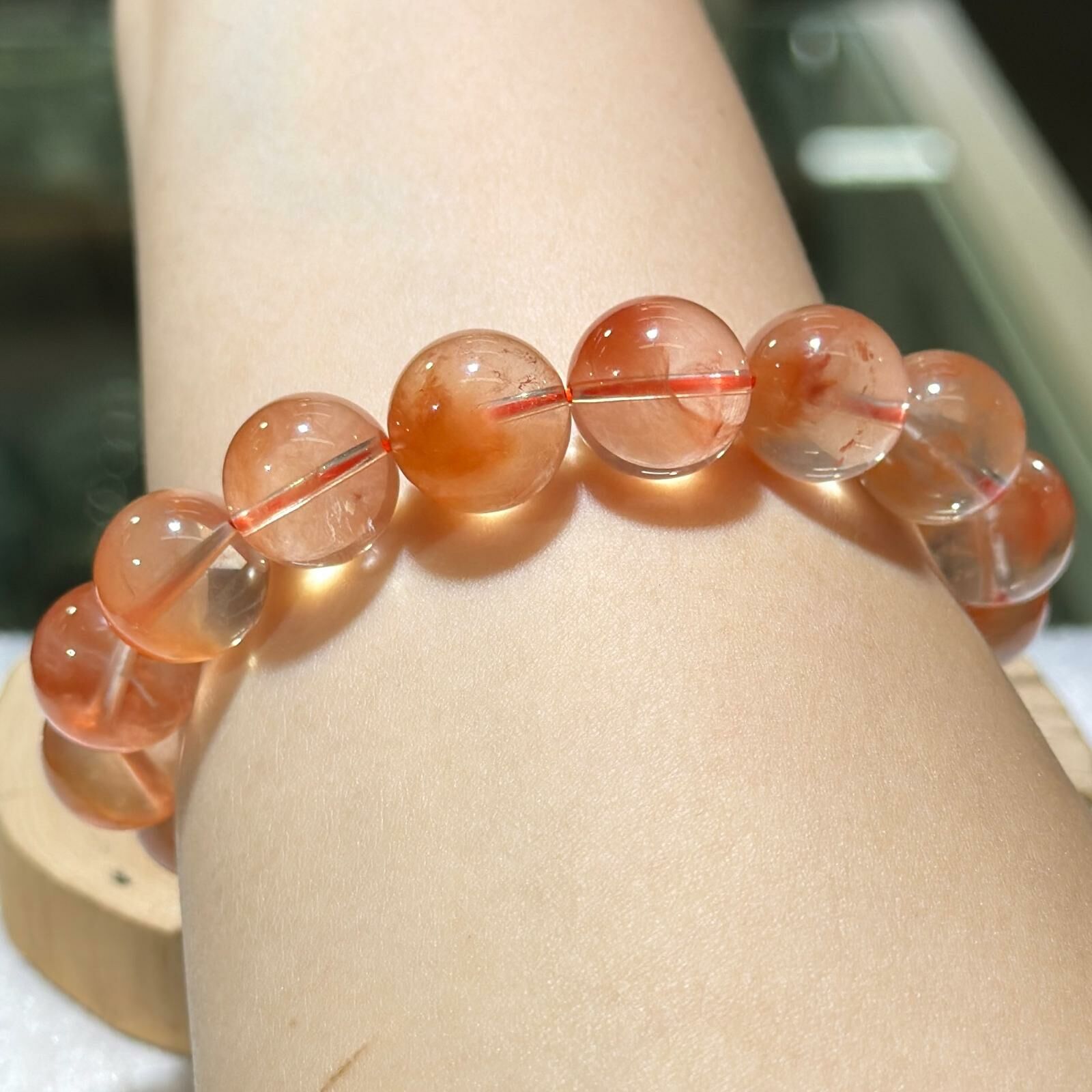 大m💫紅兔毛手串 13 mm +/-