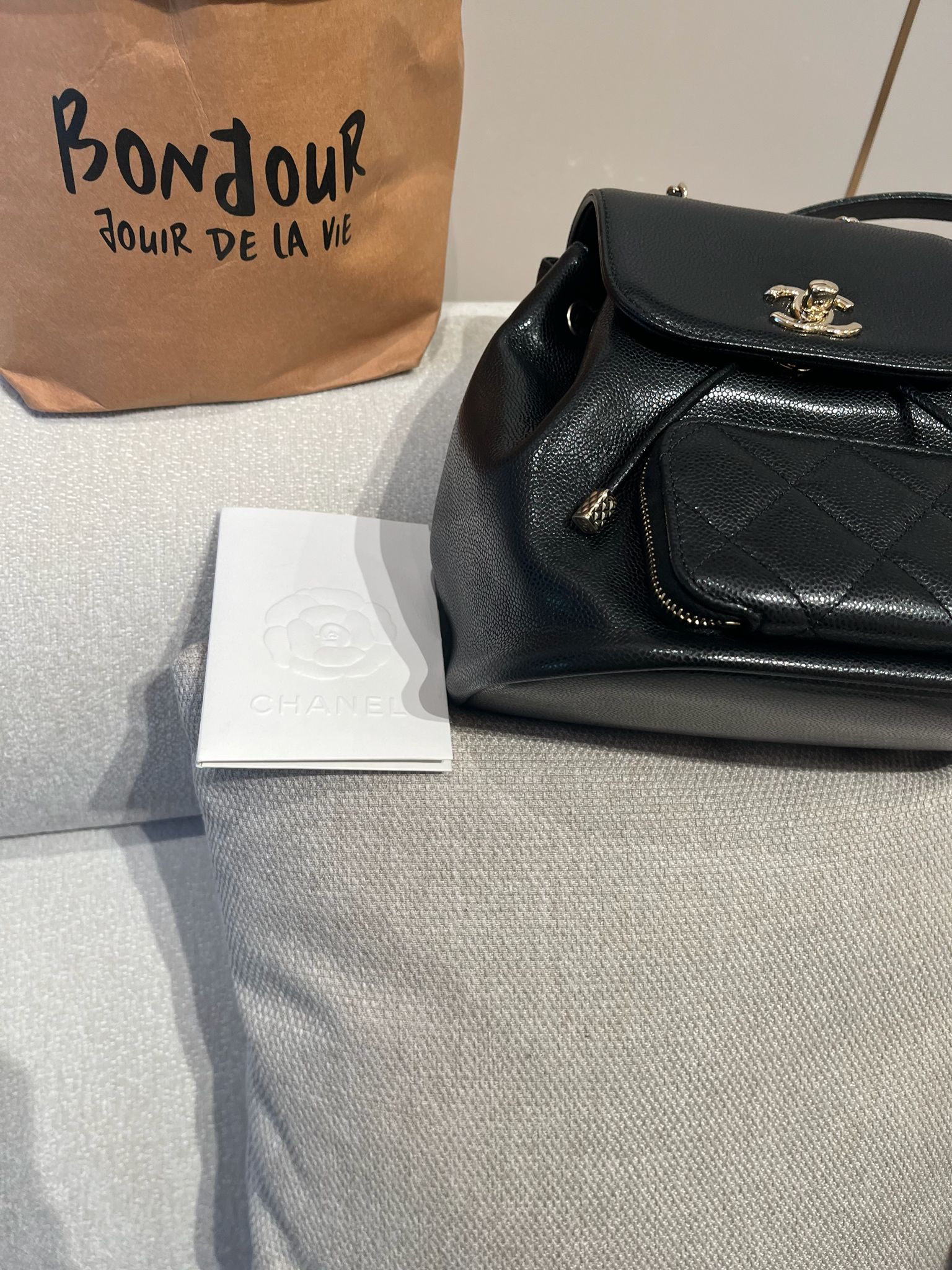 Chanel backpack AS3530, 亮面粒紋牛皮淡金扣 100%Authentic, 98%new ✅專門店收據✅晶片✅塵袋✅Box