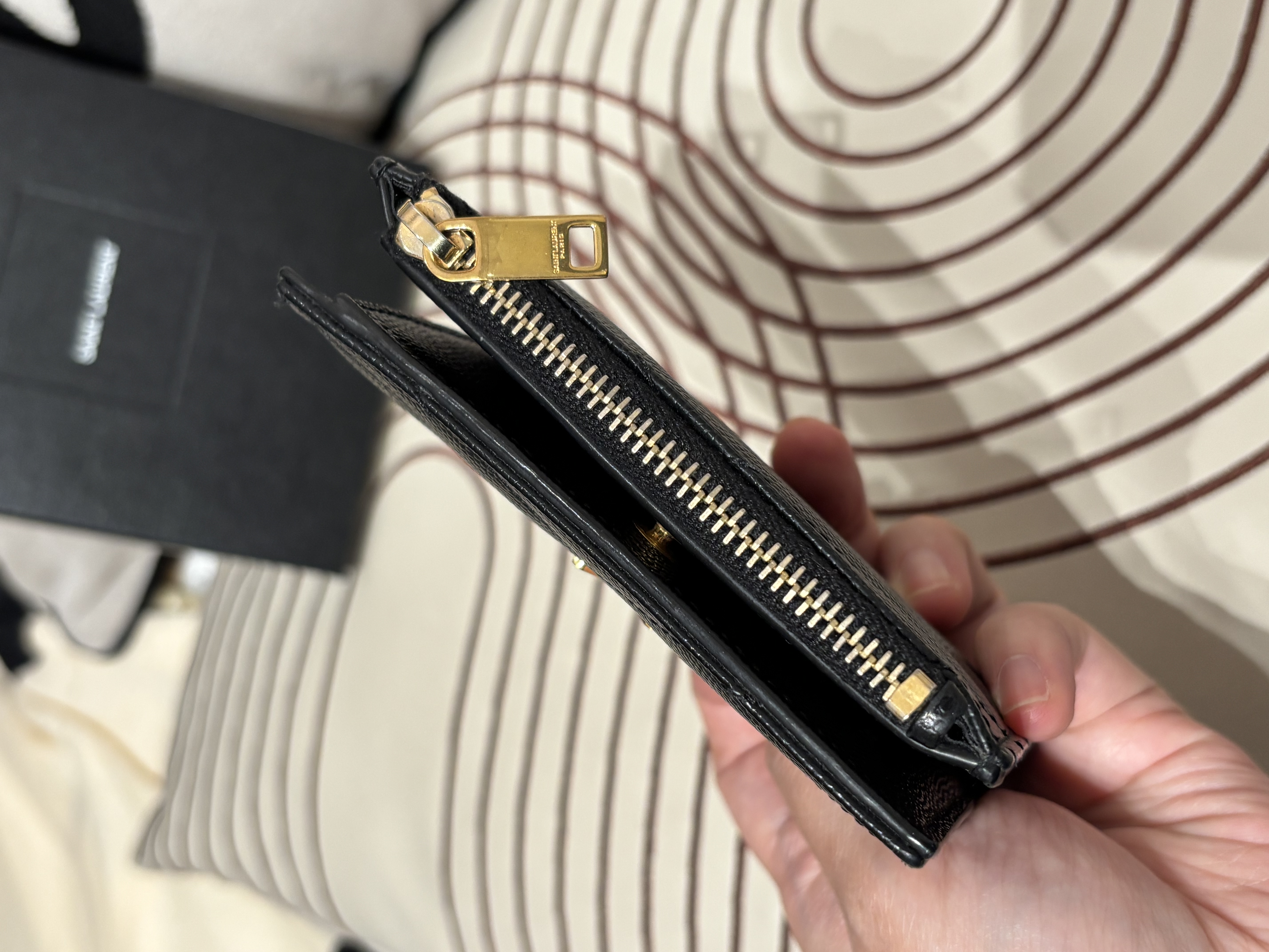 Ysl wallet 黑色魚子醬牛皮金扣 100%Authentic ,98%new✅收據副本✅盒