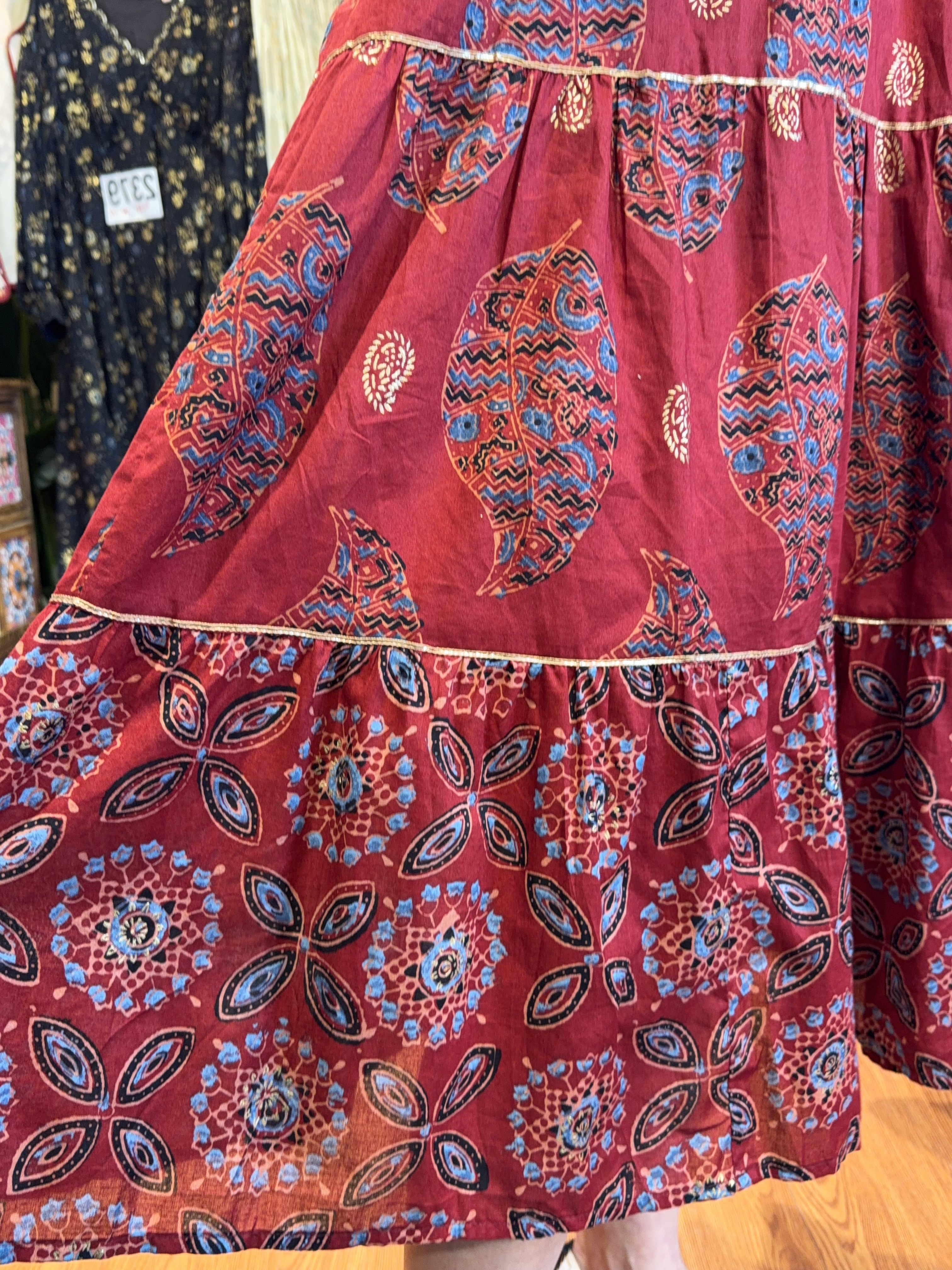 2395 Red Full Paisley Floral Chest Full Rubberband OP