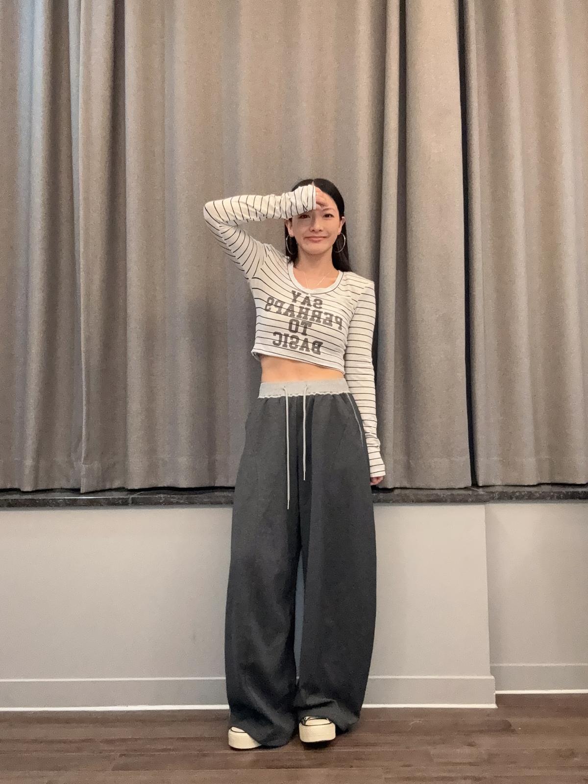 A01 薄身橫間英文字Tee