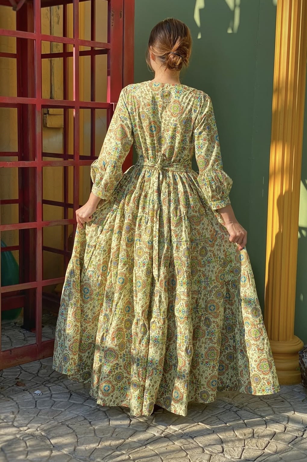 泰國名牌CHEVA - 粉黃色燙金印花連腰帶長版連身裙