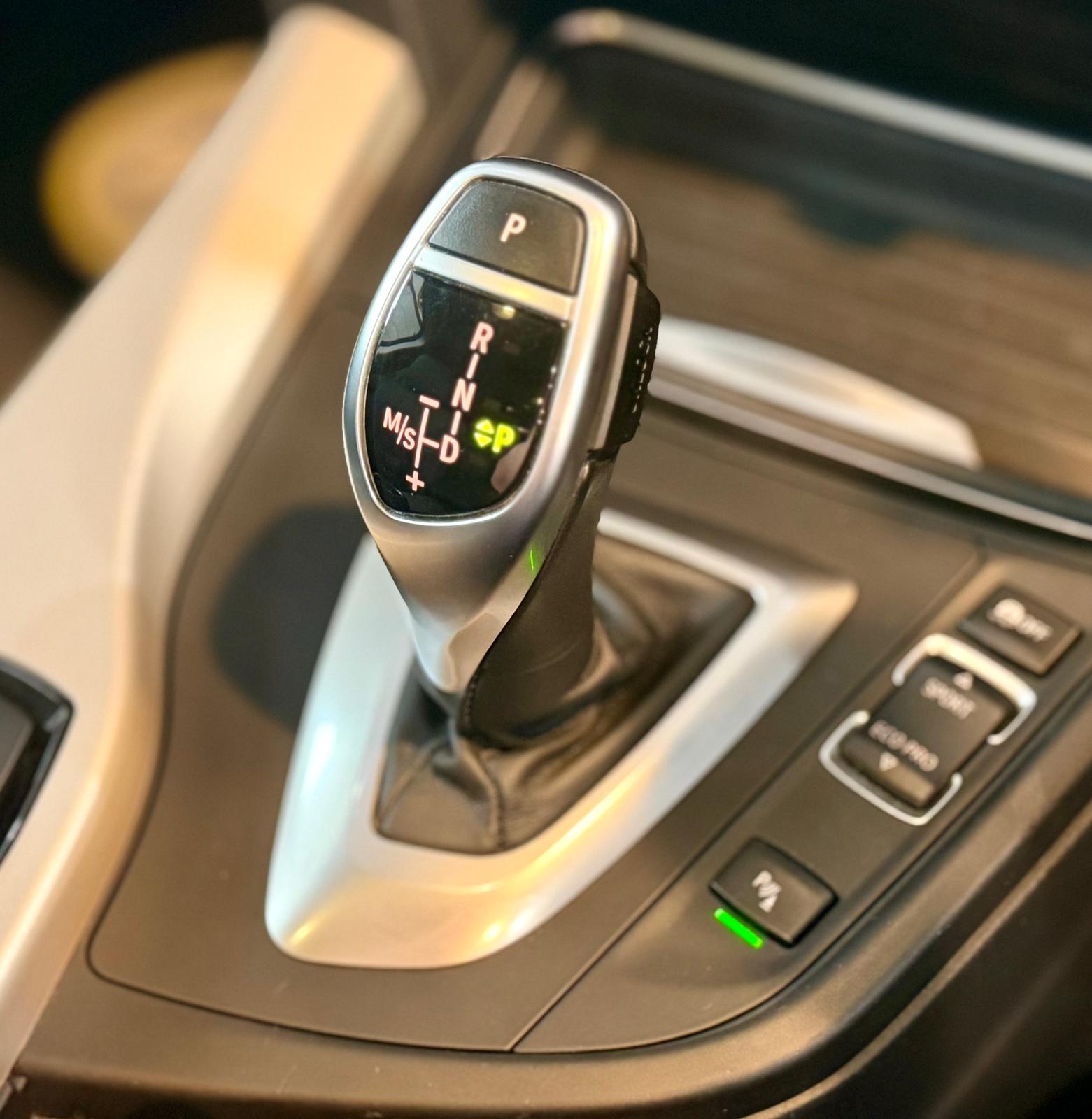 B.M.W. 320i Gran Turismo Executive 2014