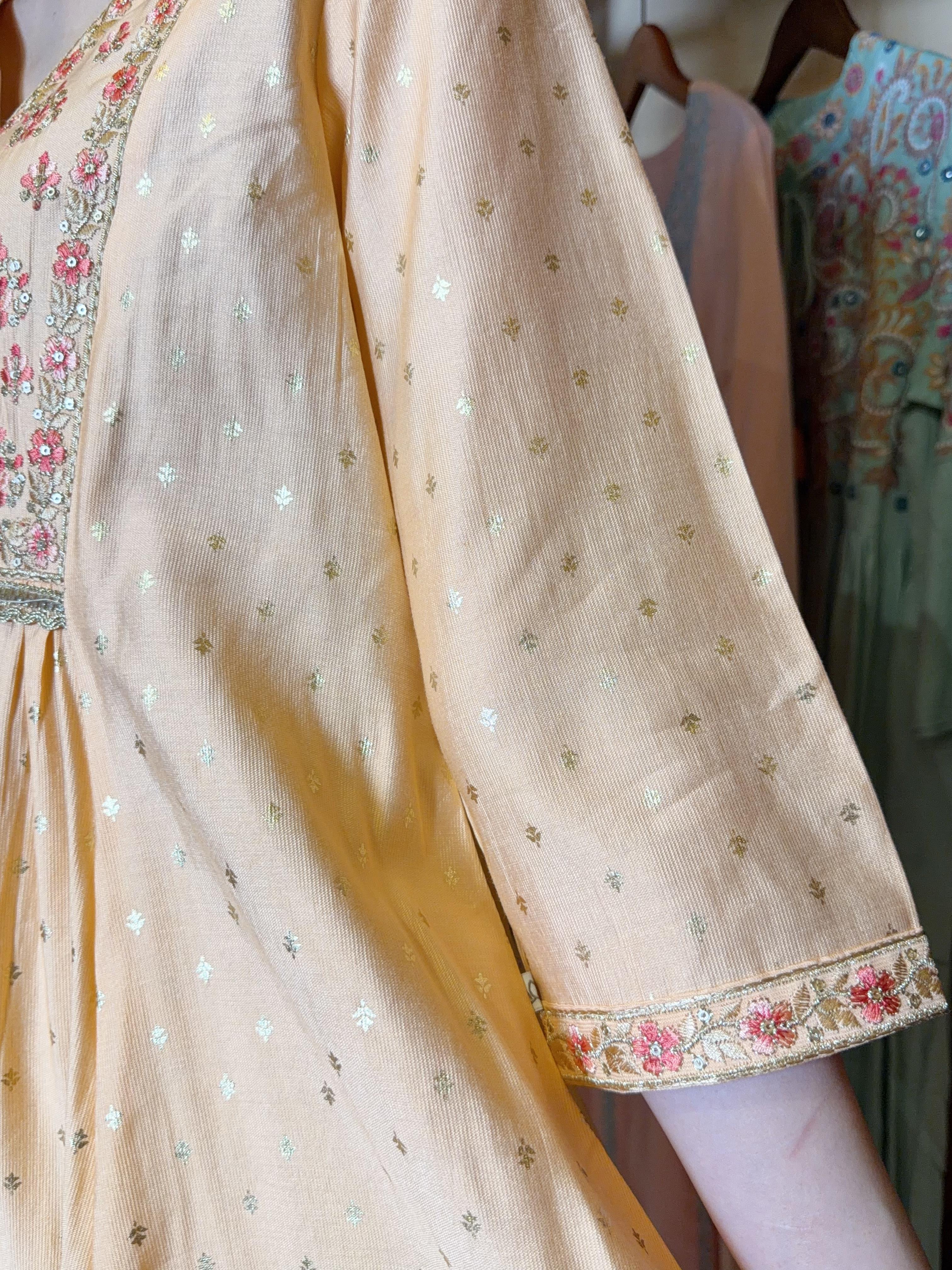 Shrimp Orange V-Neck Emb. Short OP 36" #1105