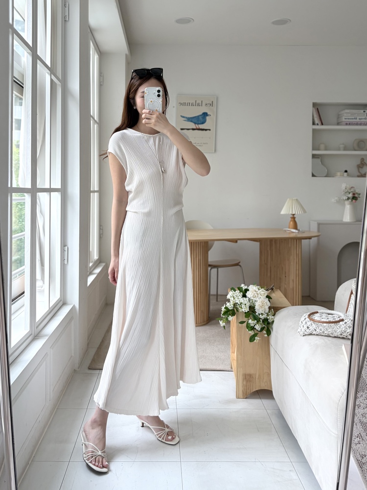 Elea Ribbed Flowy Dress (Ivory)