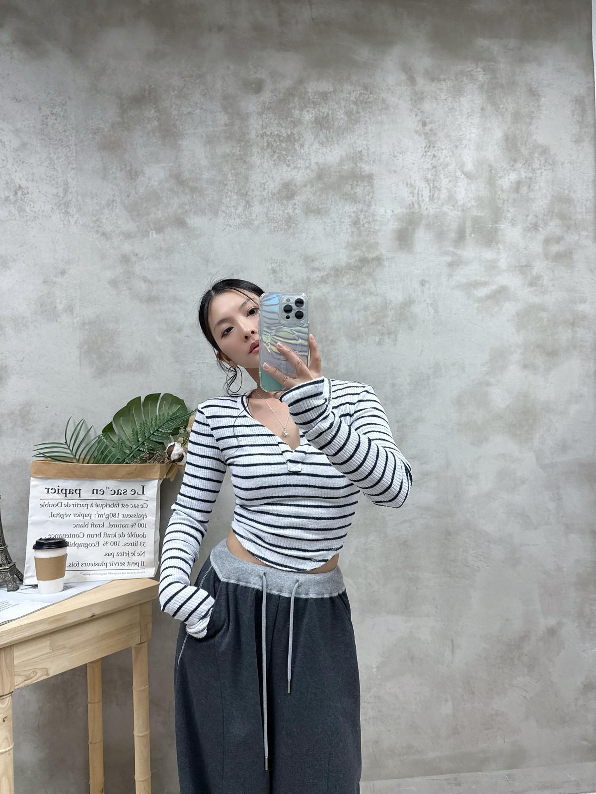 B05 V領孤腳Top
